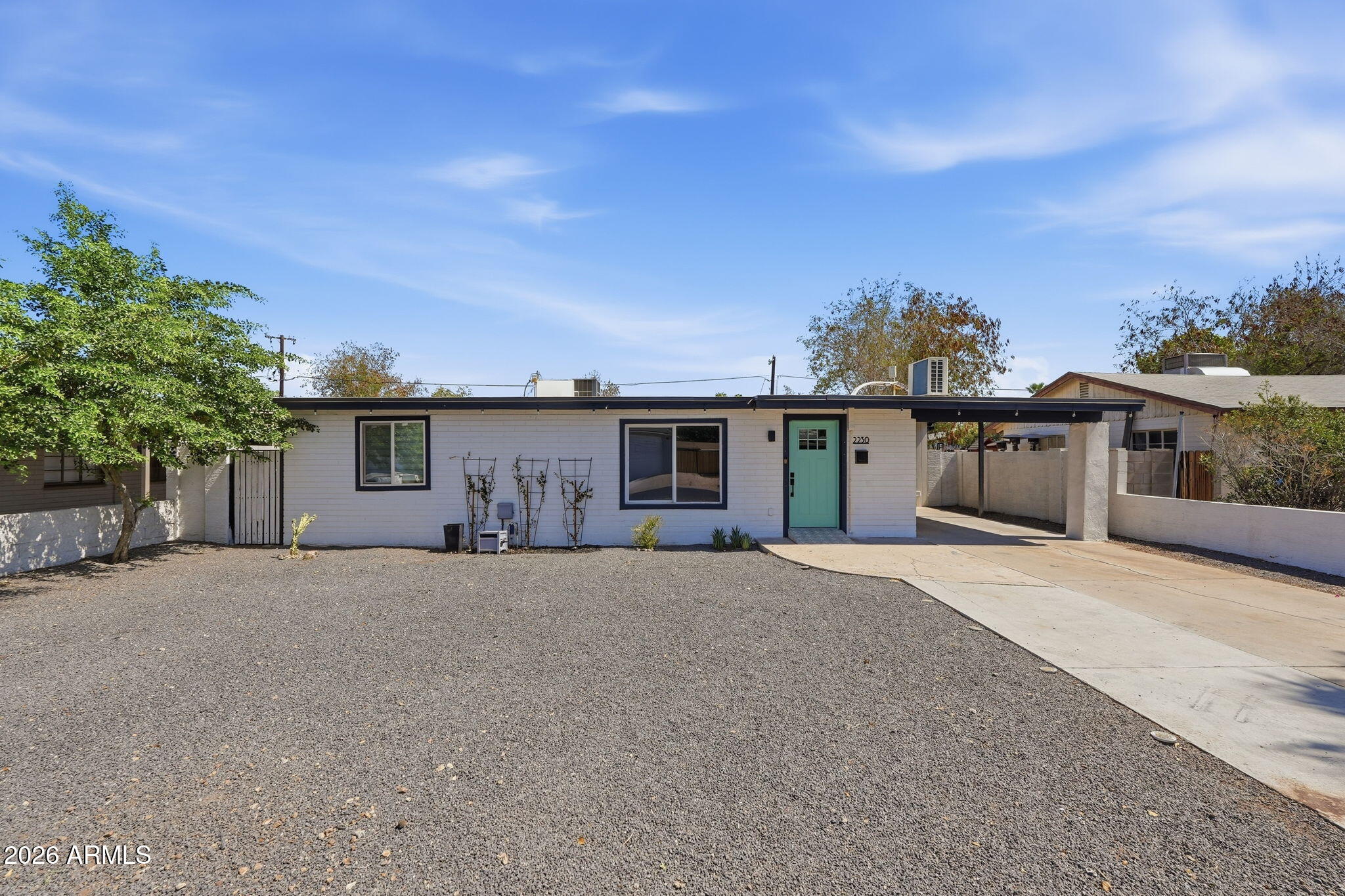 2230 W CAMBRIDGE Avenue