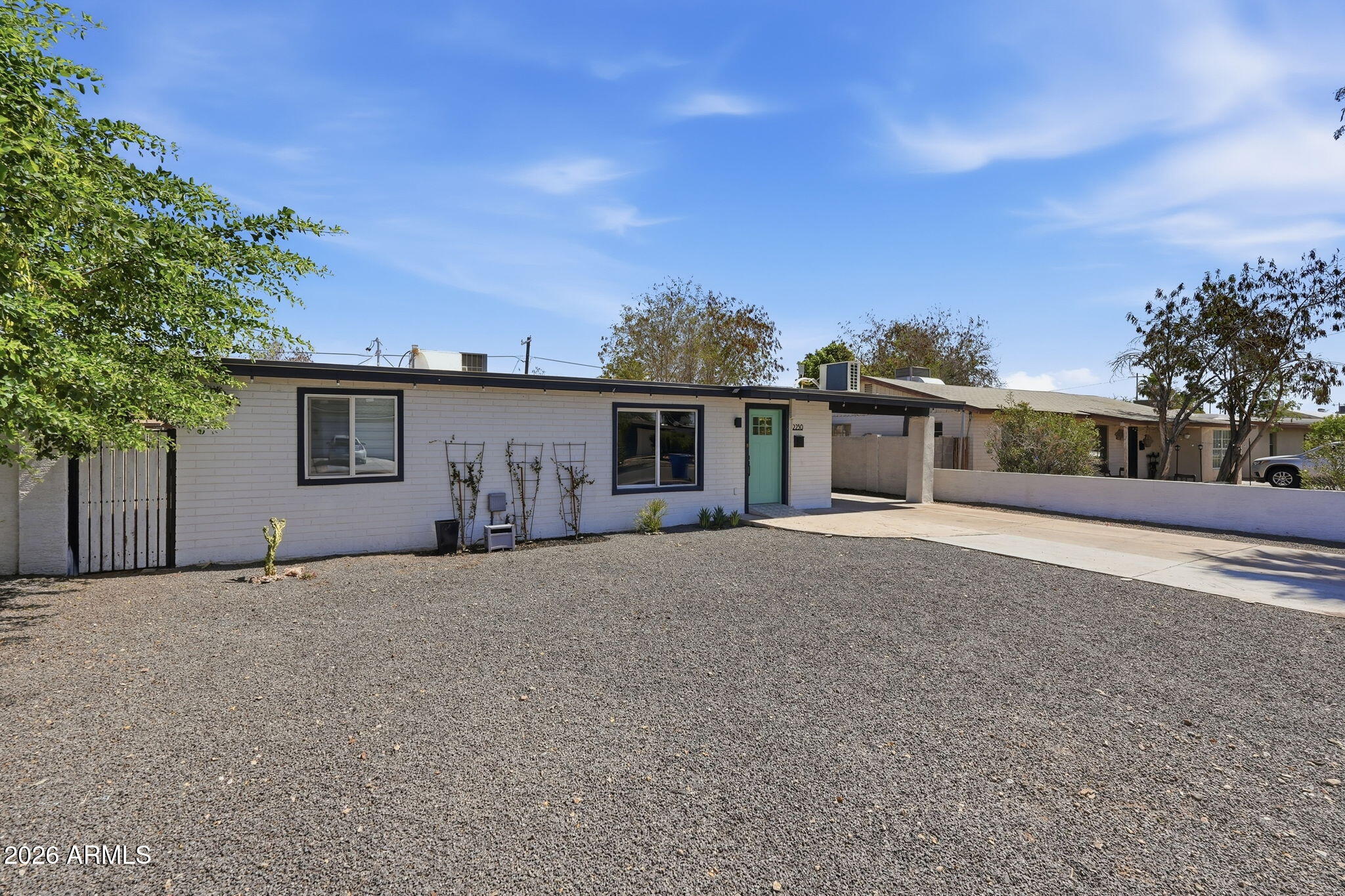 2230 W CAMBRIDGE Avenue