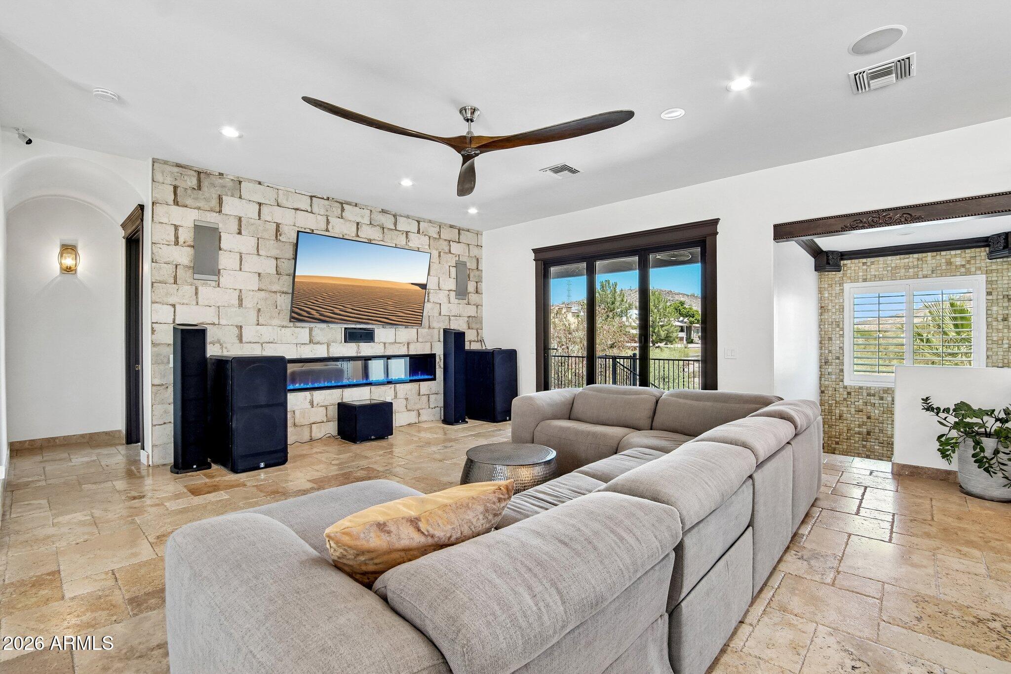 6132 W ALAMEDA Road