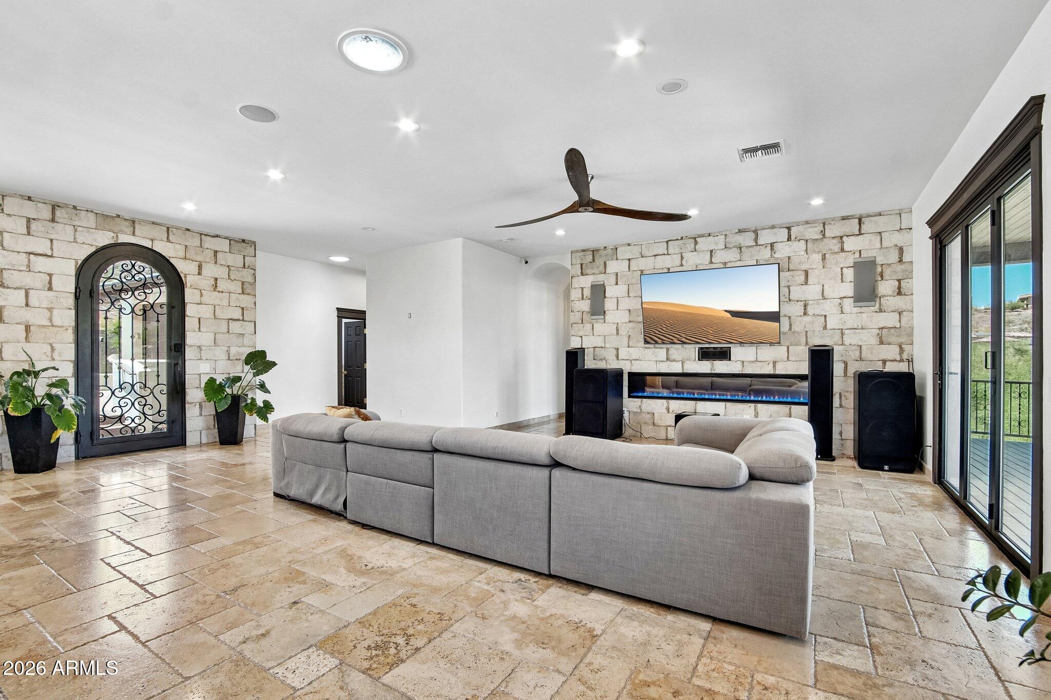 6132 W ALAMEDA Road