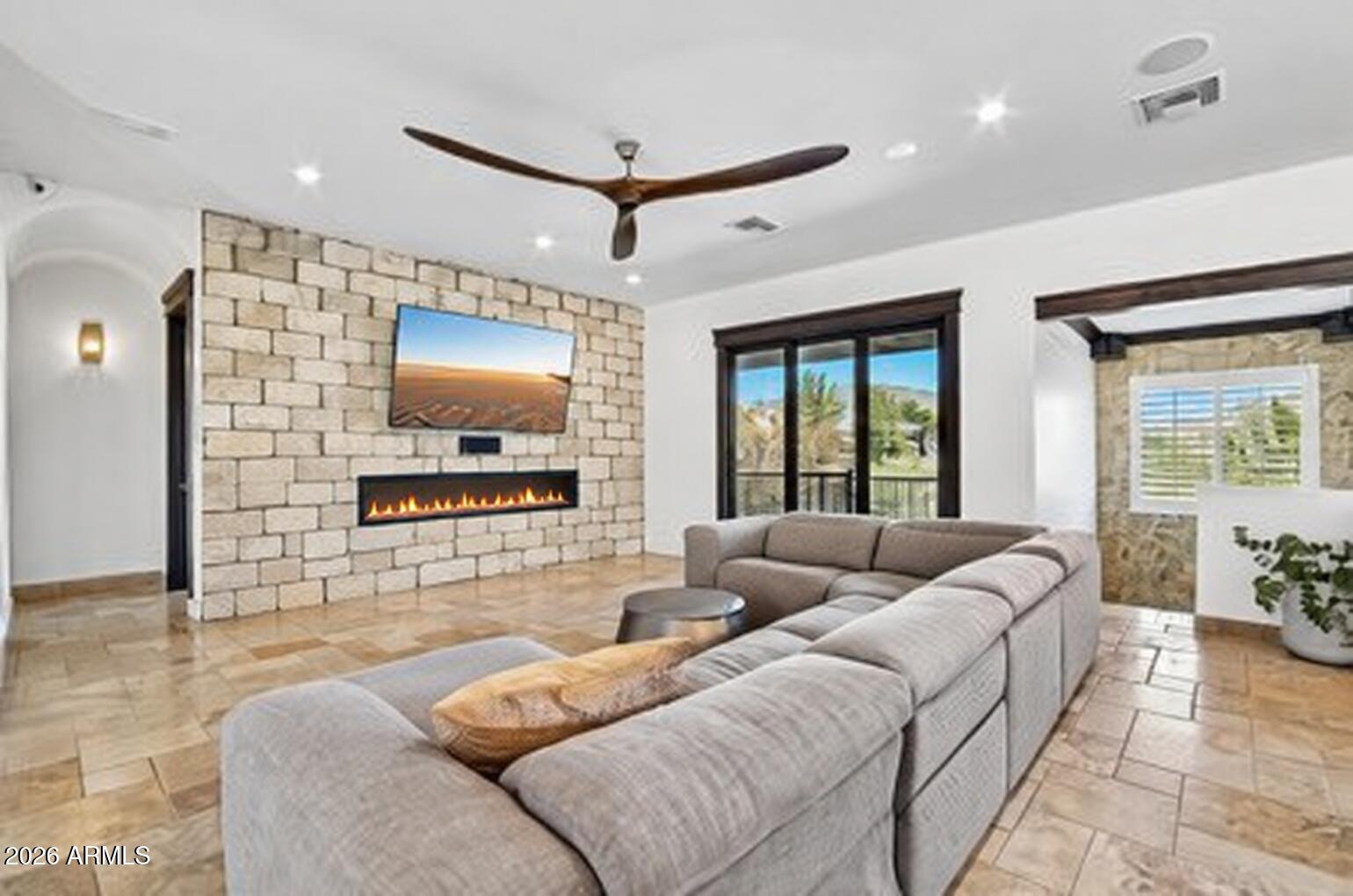 6132 W ALAMEDA Road