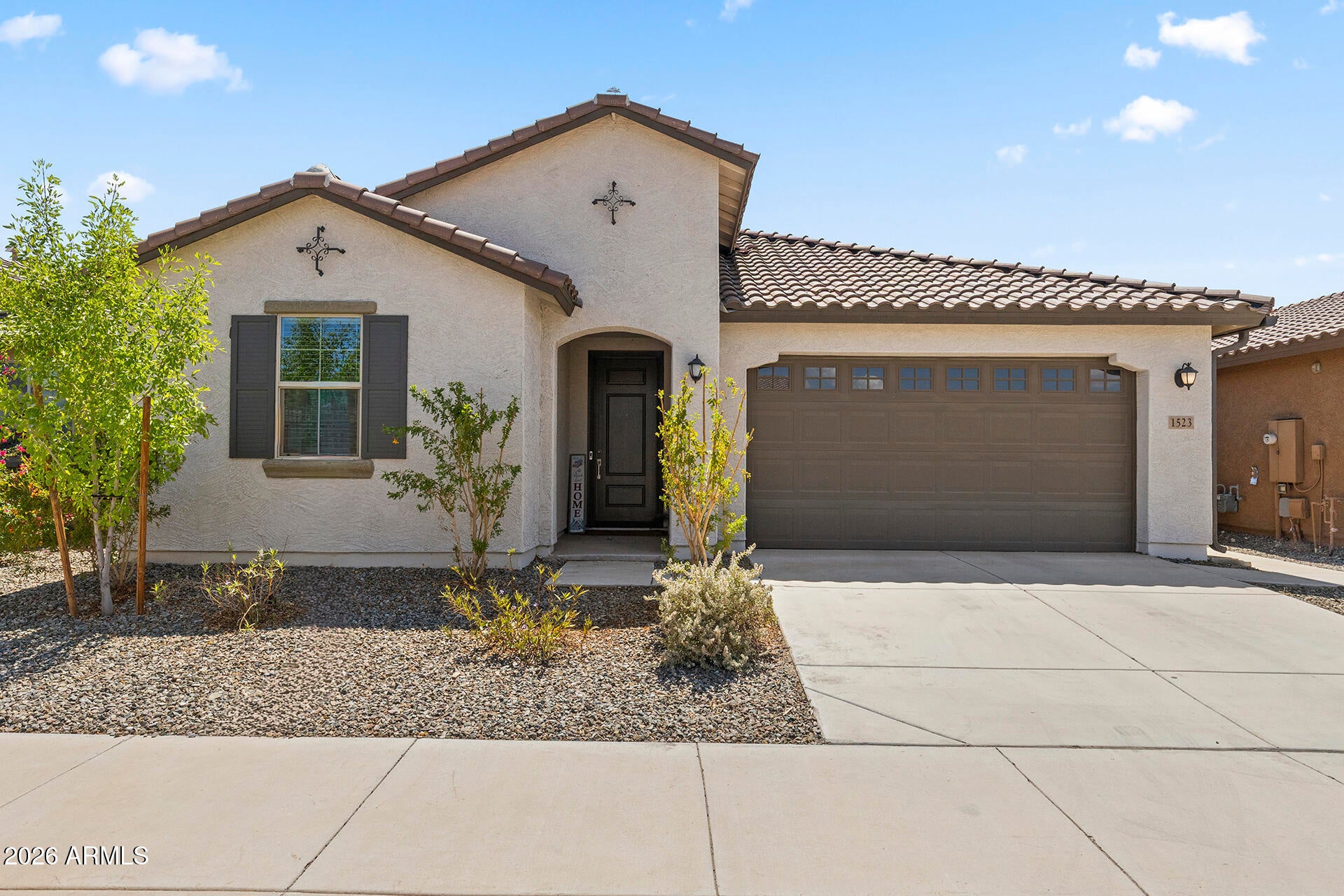 1523 W CORRAL Road