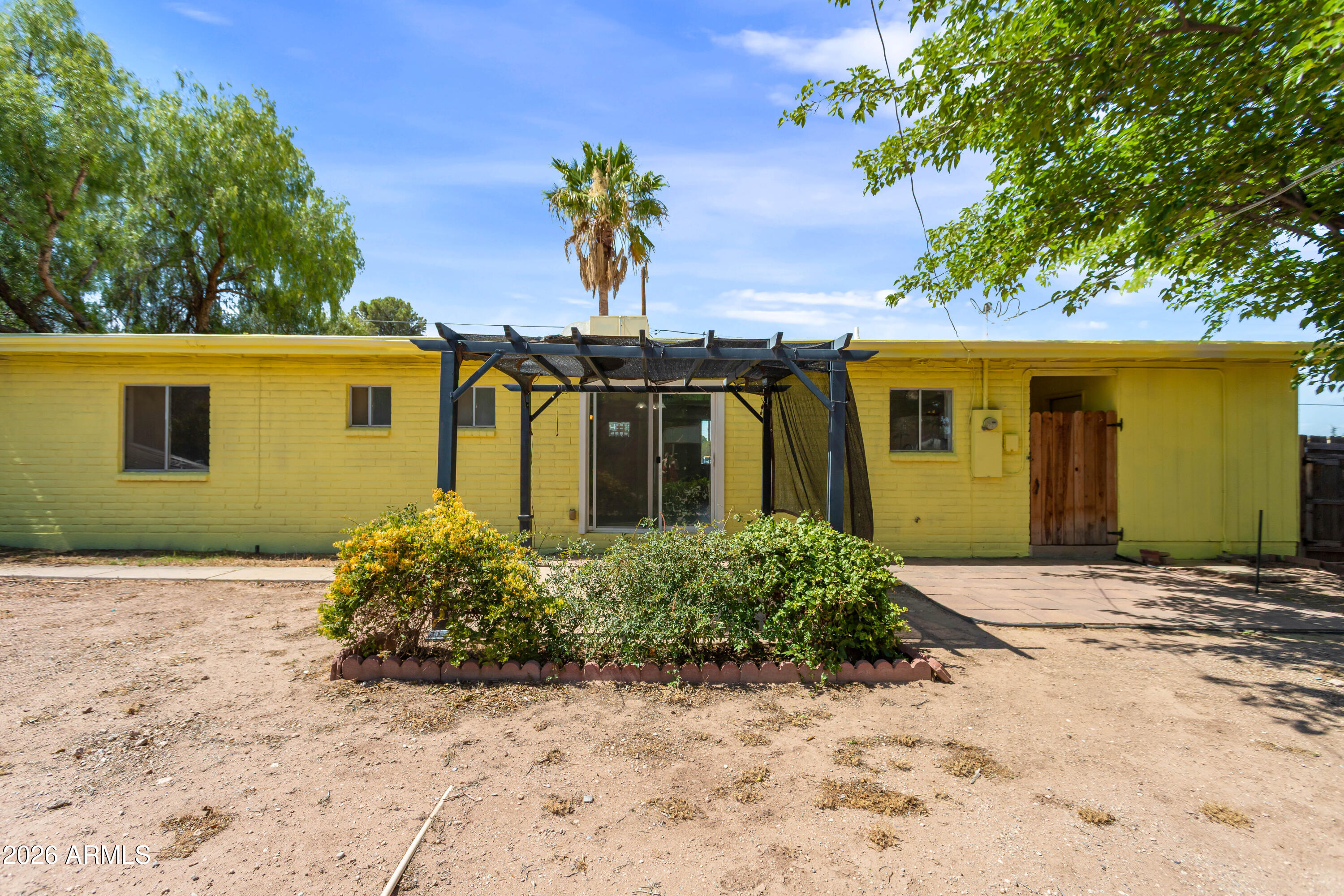 18 W SAFFORD Street