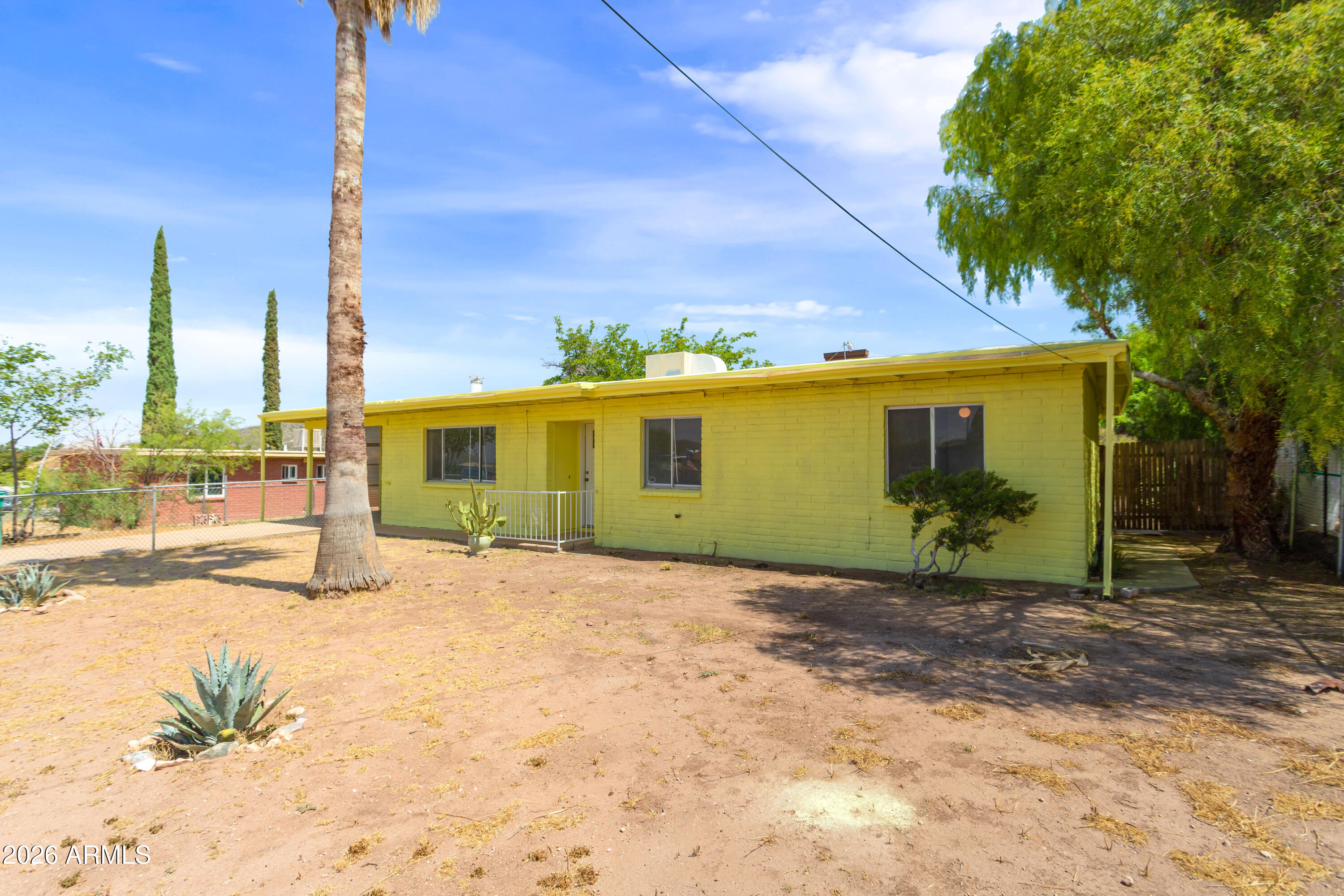 18 W SAFFORD Street