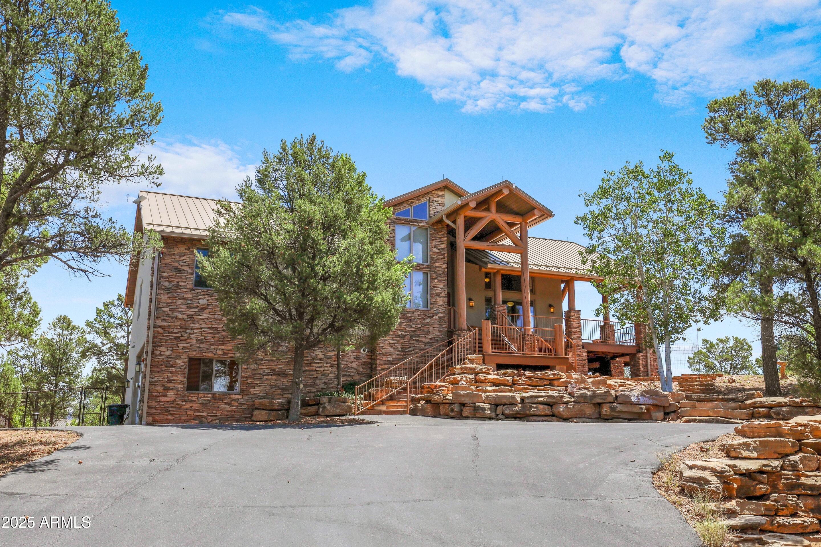 1904 N UNDERWOOD Court