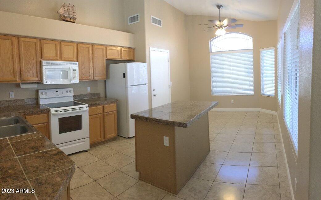 623 W GREENTREE Drive