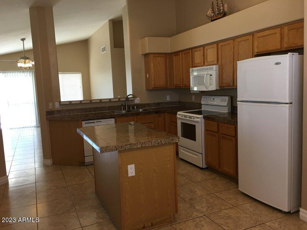 623 W GREENTREE Drive