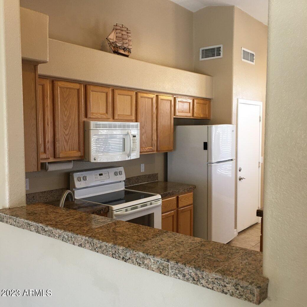 623 W GREENTREE Drive