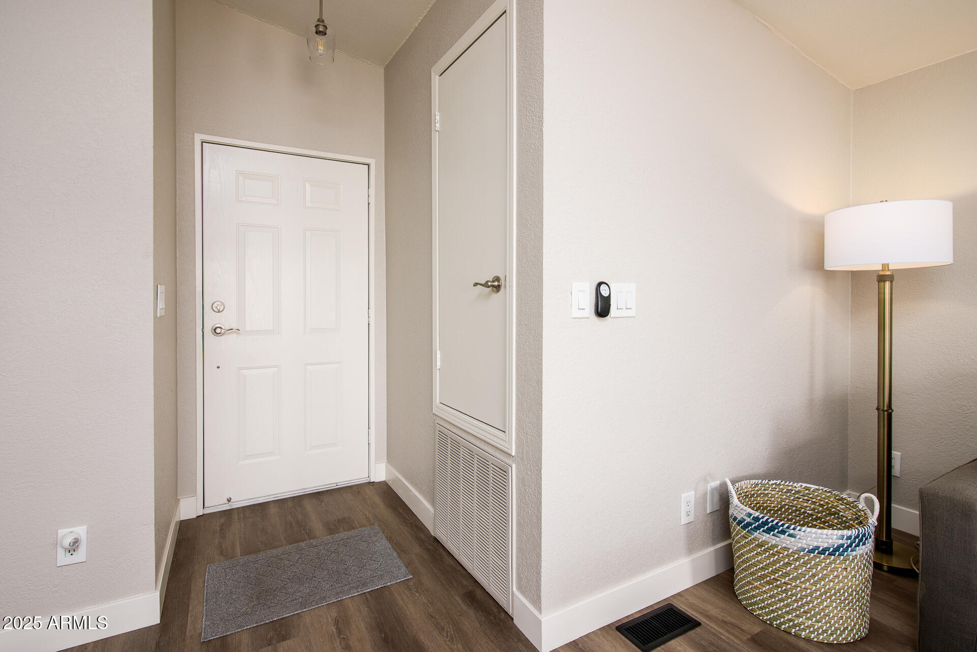 1672 E AUGUSTA Avenue