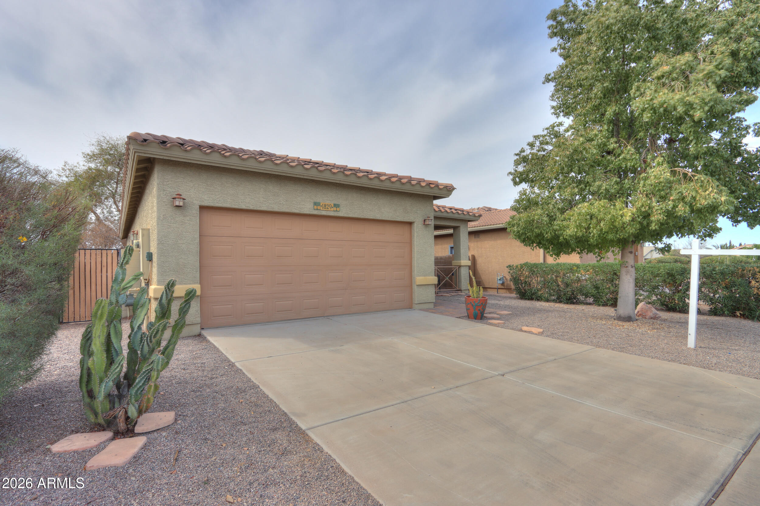 1829 E SANDALWOOD Road