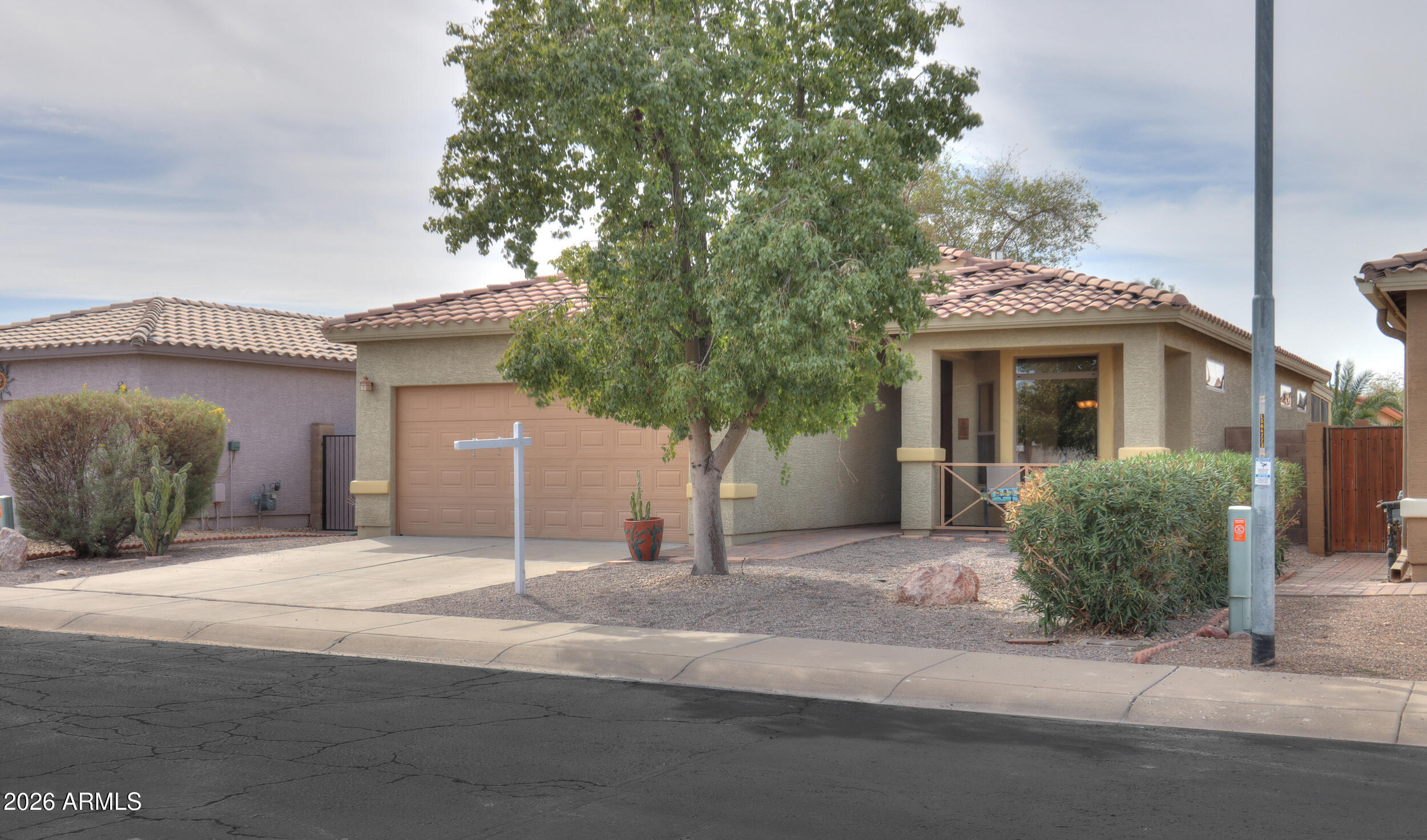 1829 E SANDALWOOD Road