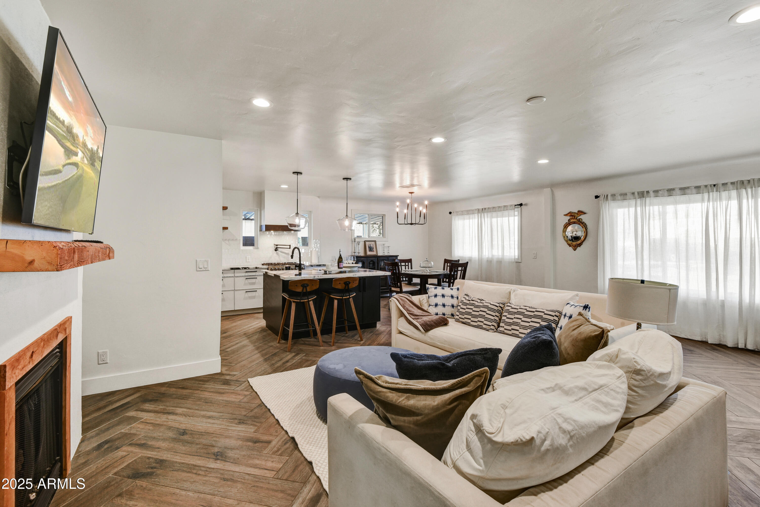 1735 W Mitchell Drive