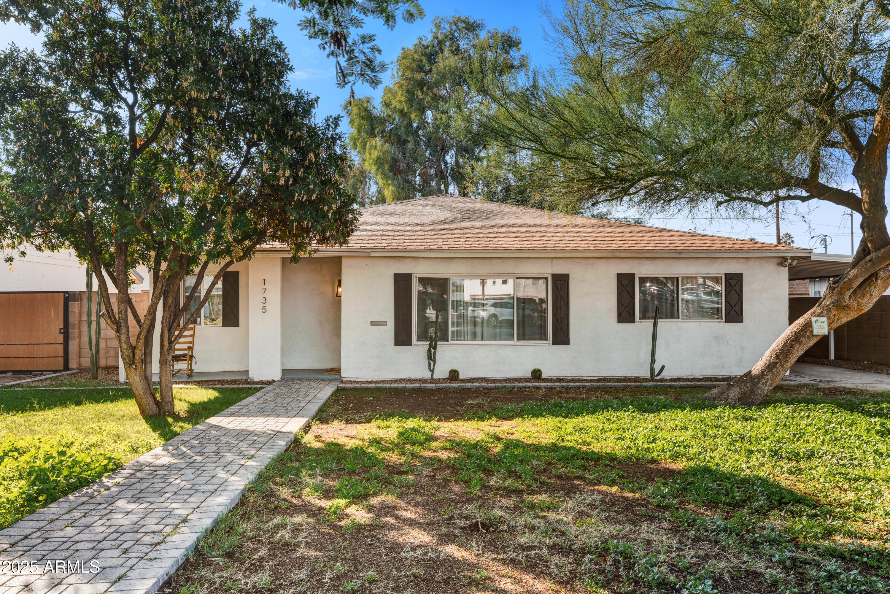 1735 W Mitchell Drive