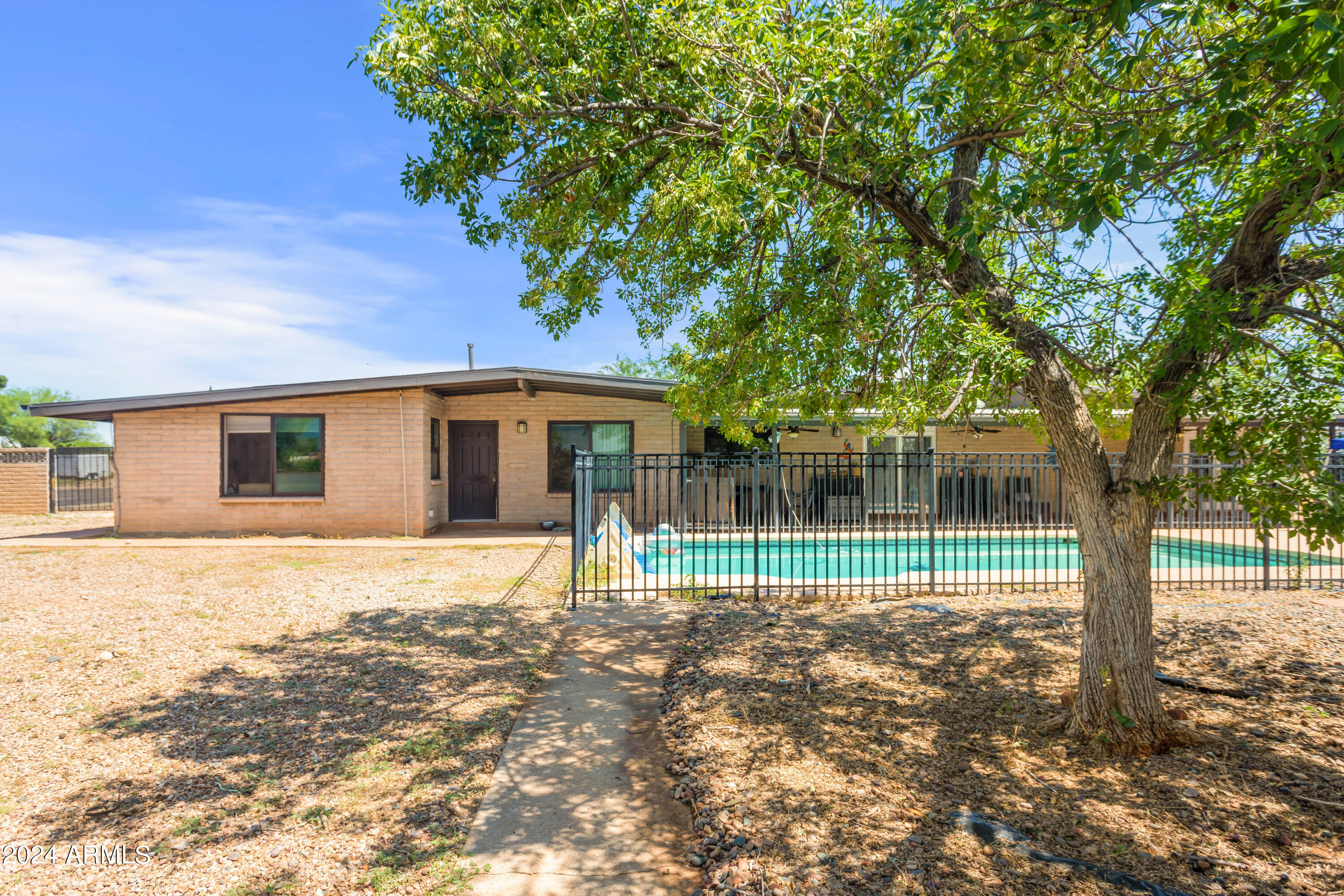 TOWN & COUNTRY ESTATES 6 - Residential