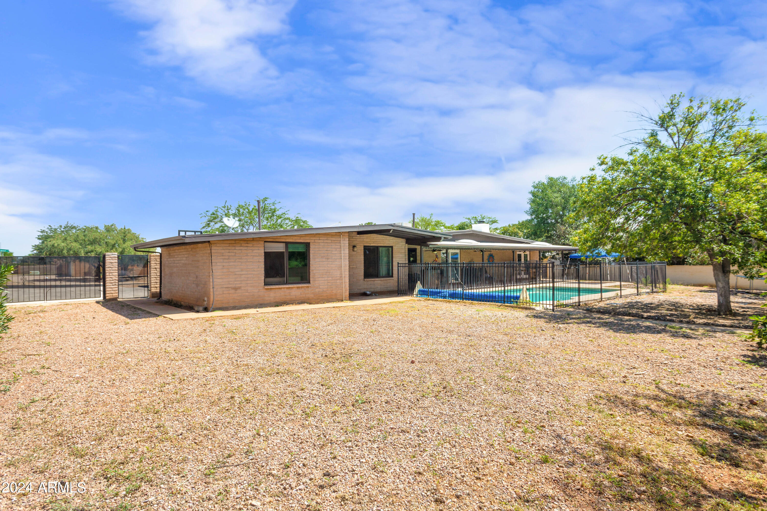 TOWN & COUNTRY ESTATES 6 - Residential