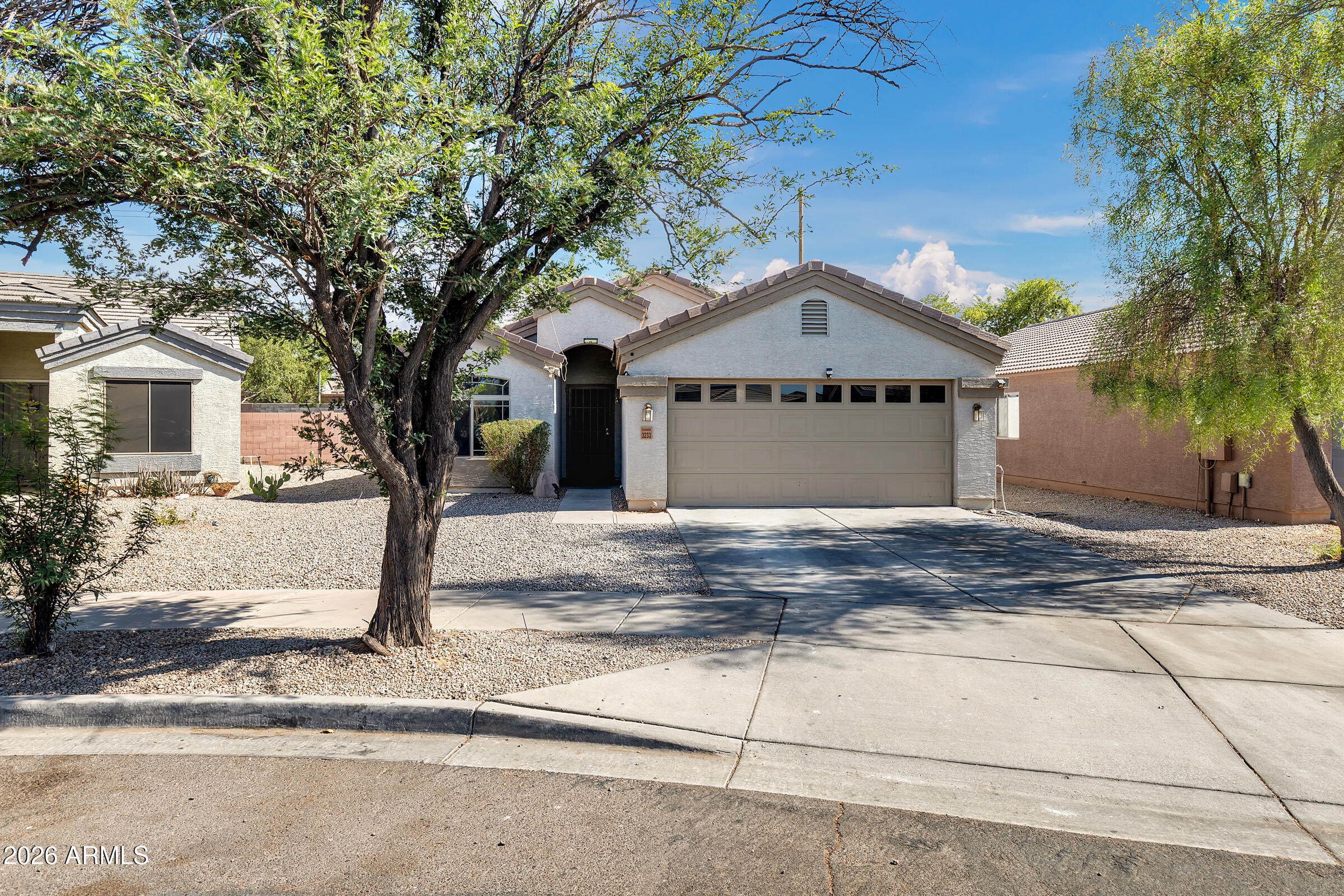3233 W HUNTINGTON Drive