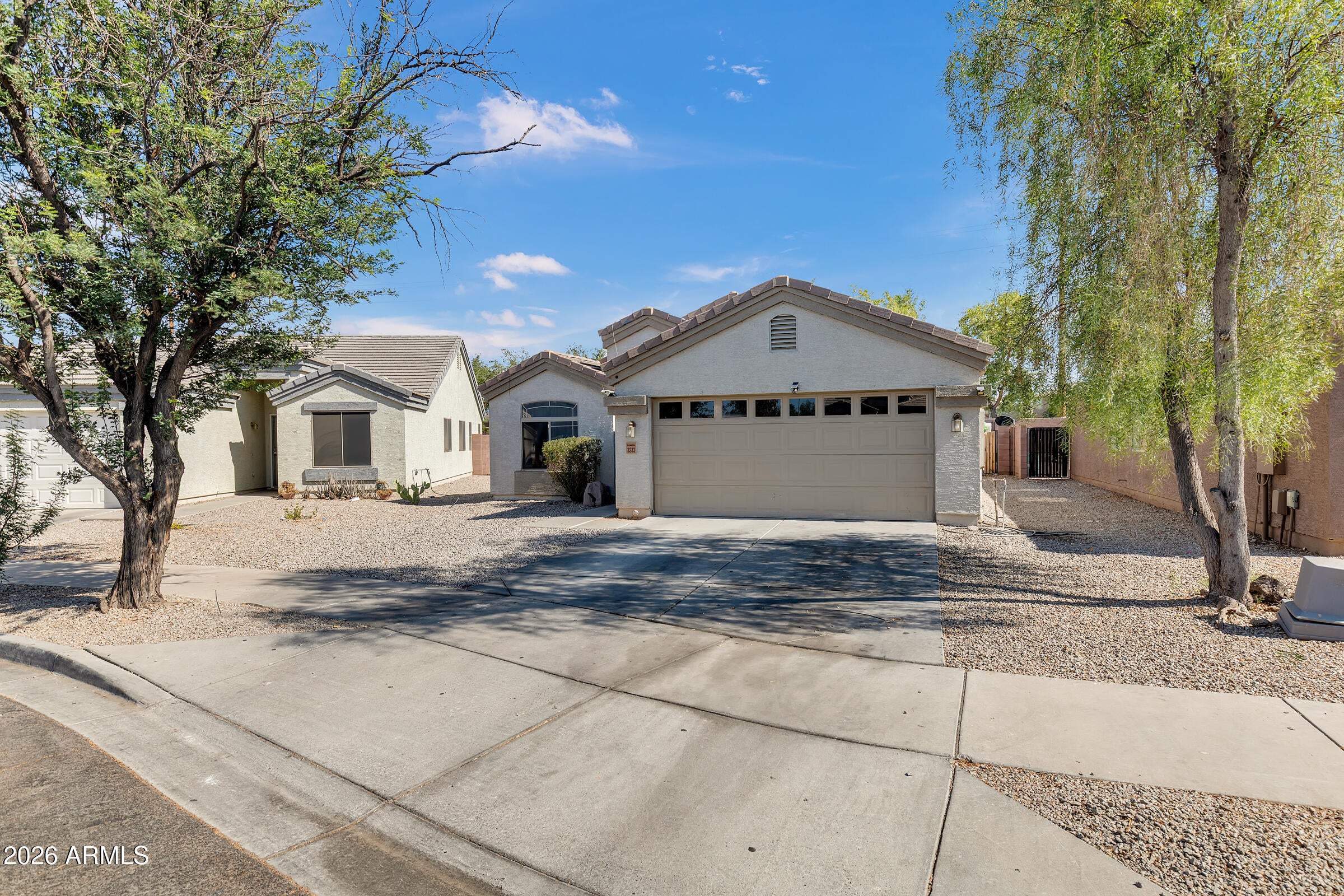3233 W HUNTINGTON Drive