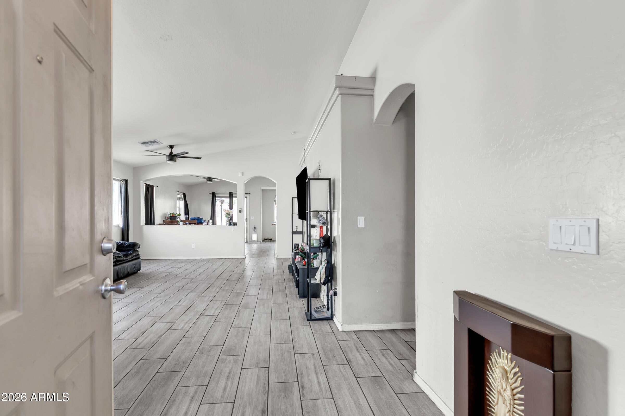 3233 W HUNTINGTON Drive