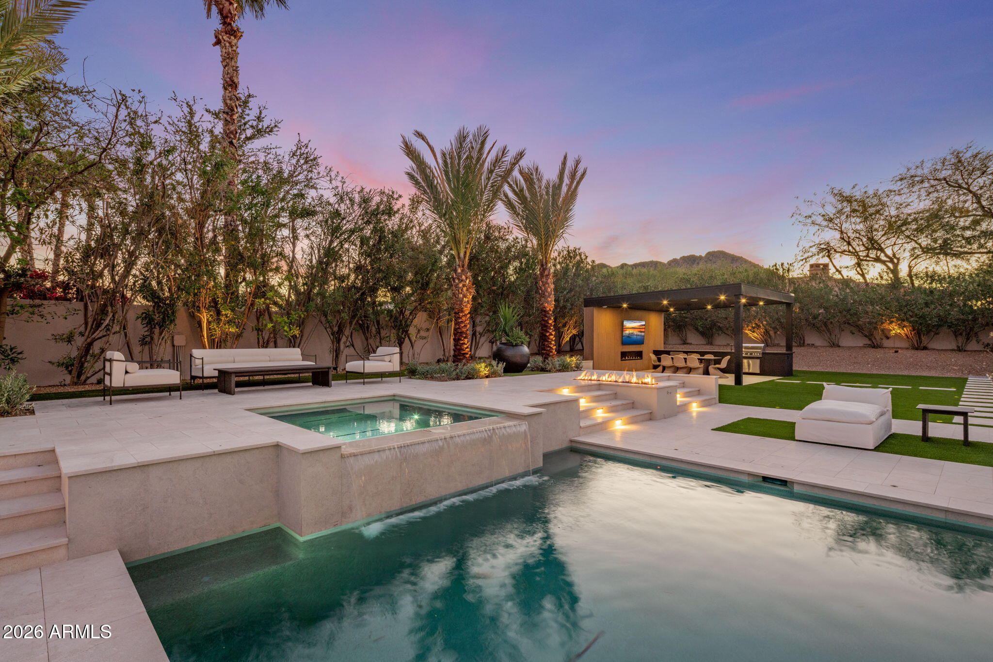 4901 E TOMAHAWK Trail