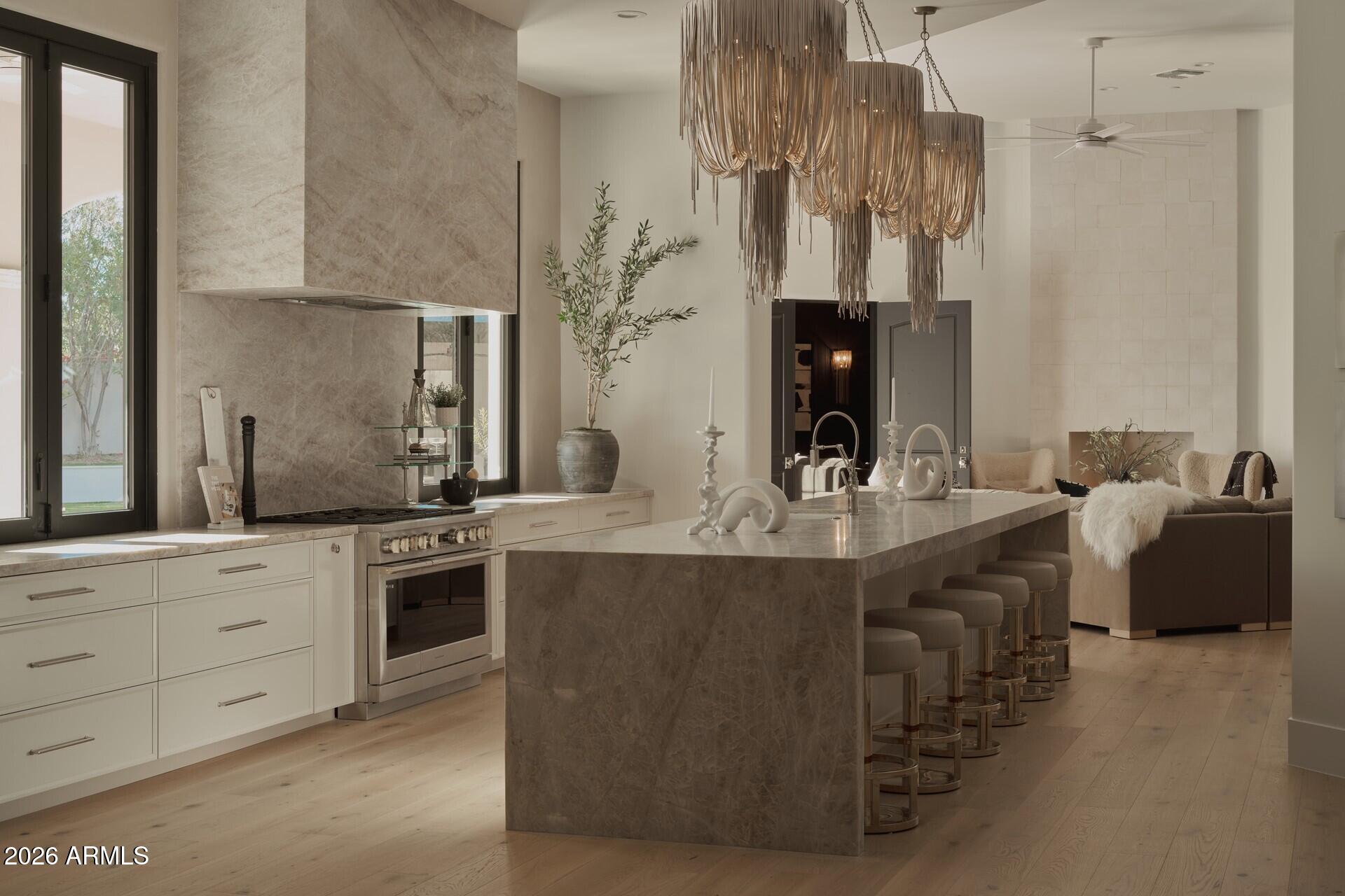 4901 E TOMAHAWK Trail