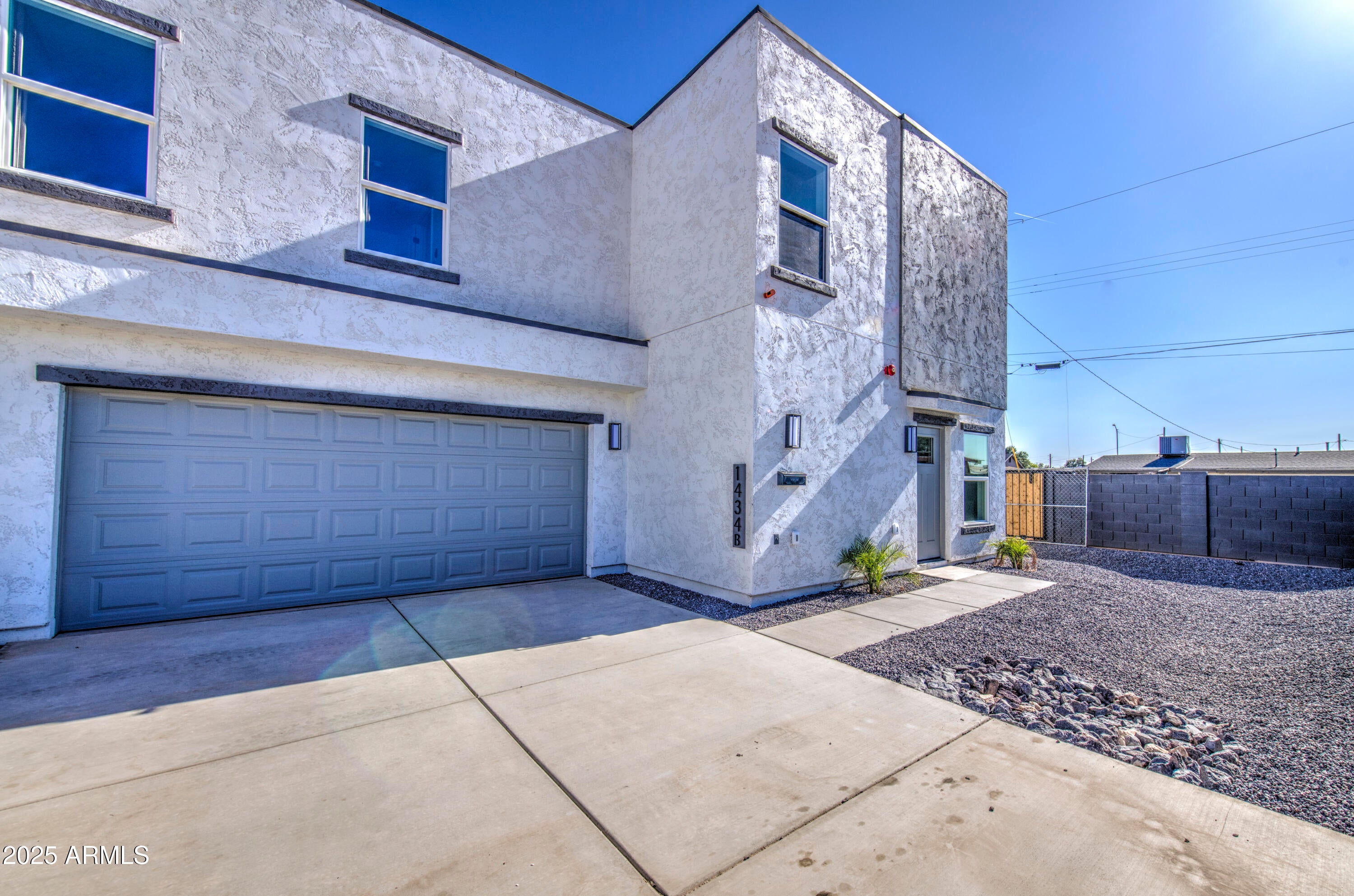 1434 S 11TH Avenue