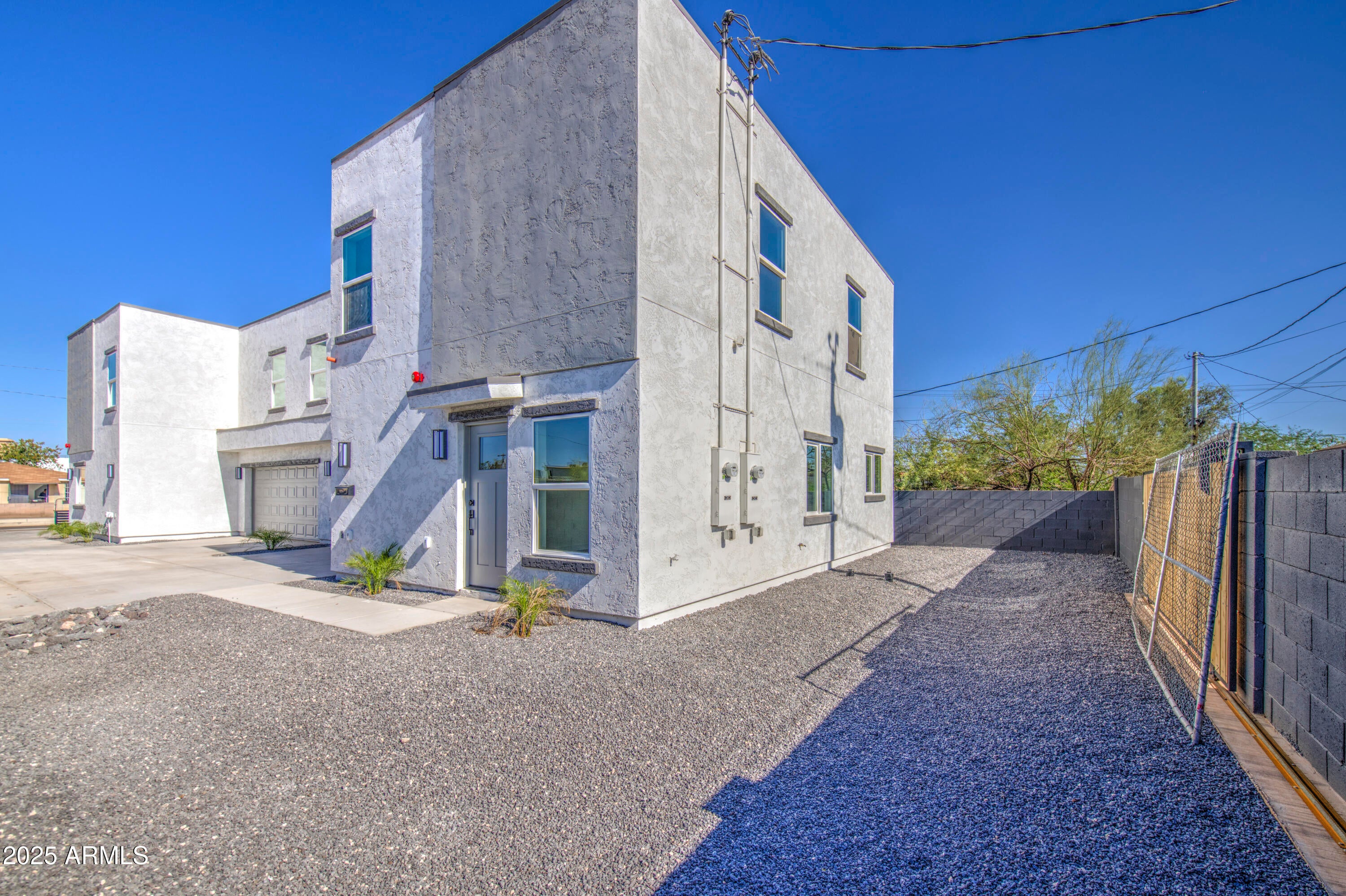 1434 S 11TH Avenue