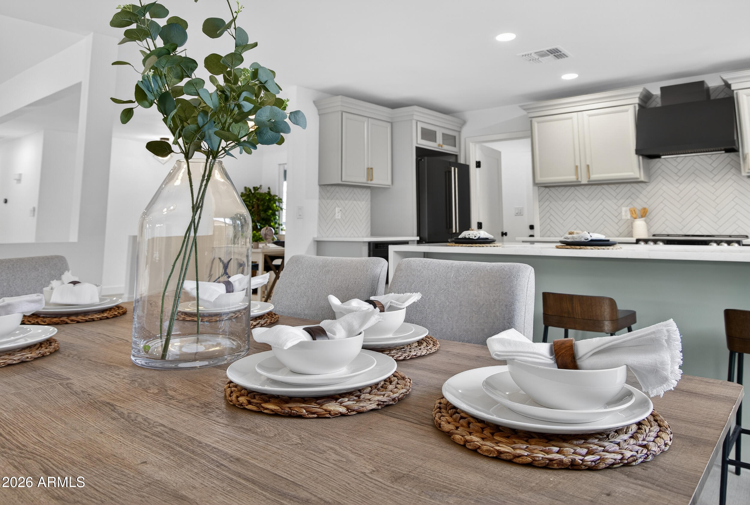 2717 W MEDINA Avenue