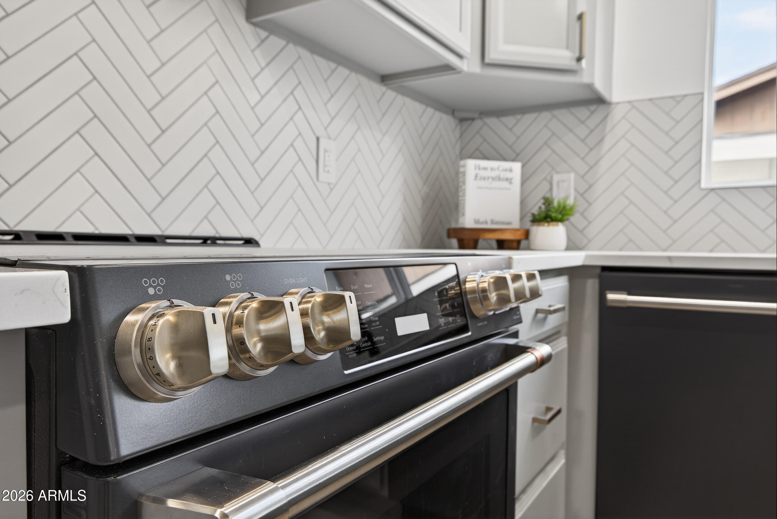 2717 W MEDINA Avenue