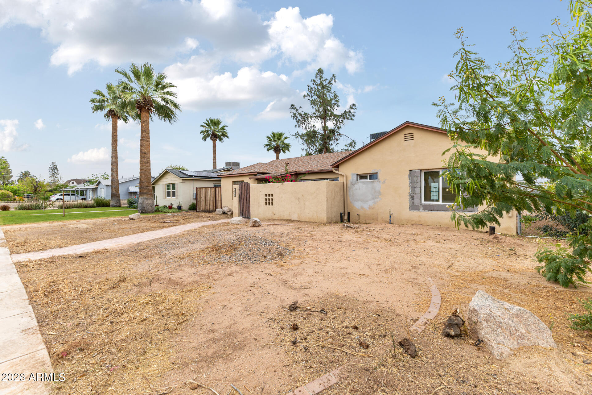 1423 E CORONADO Road