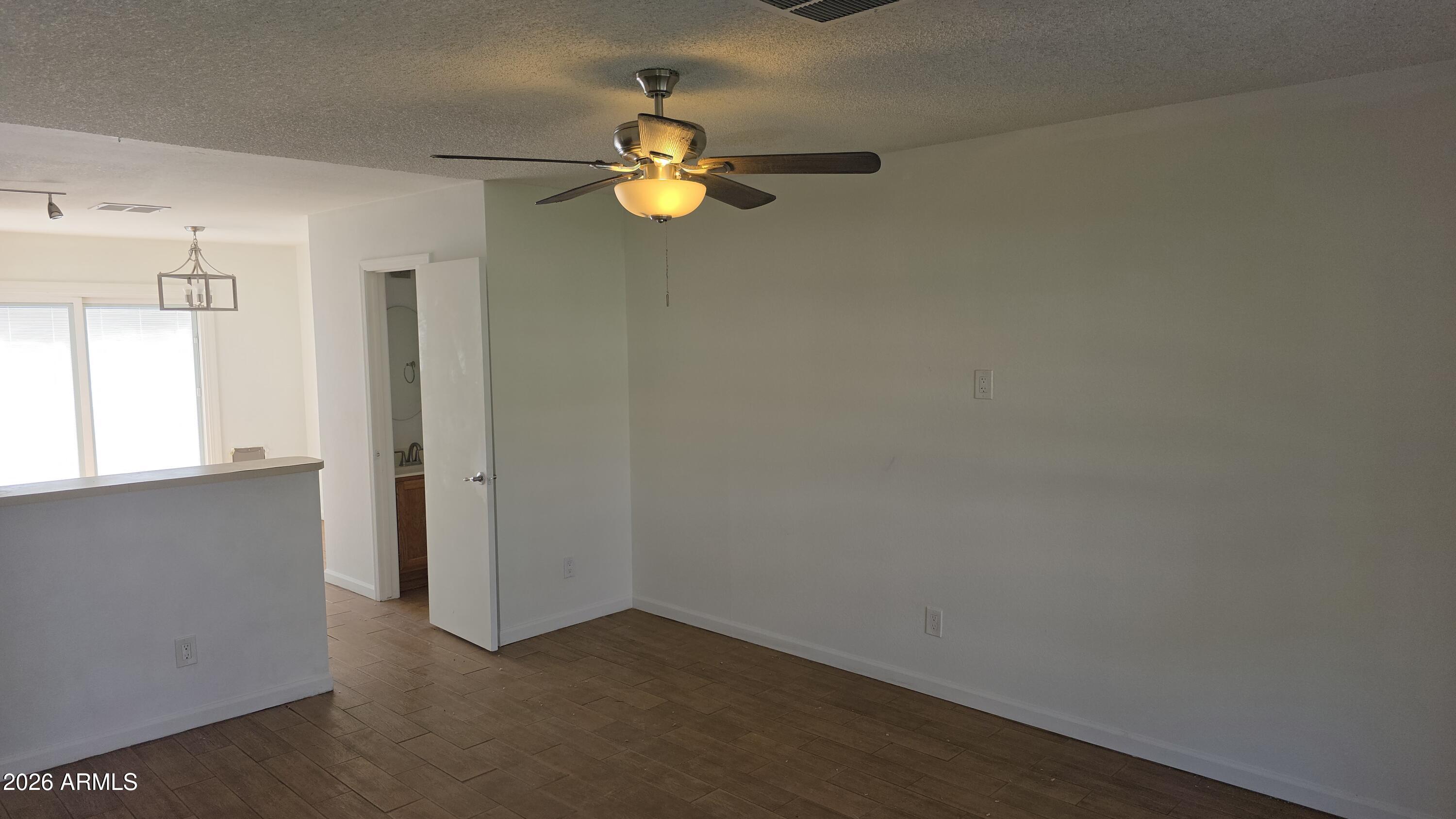 1961 N HARTFORD Street N 1023