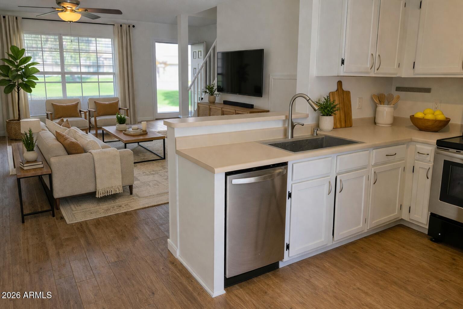 1961 N HARTFORD Street N 1023