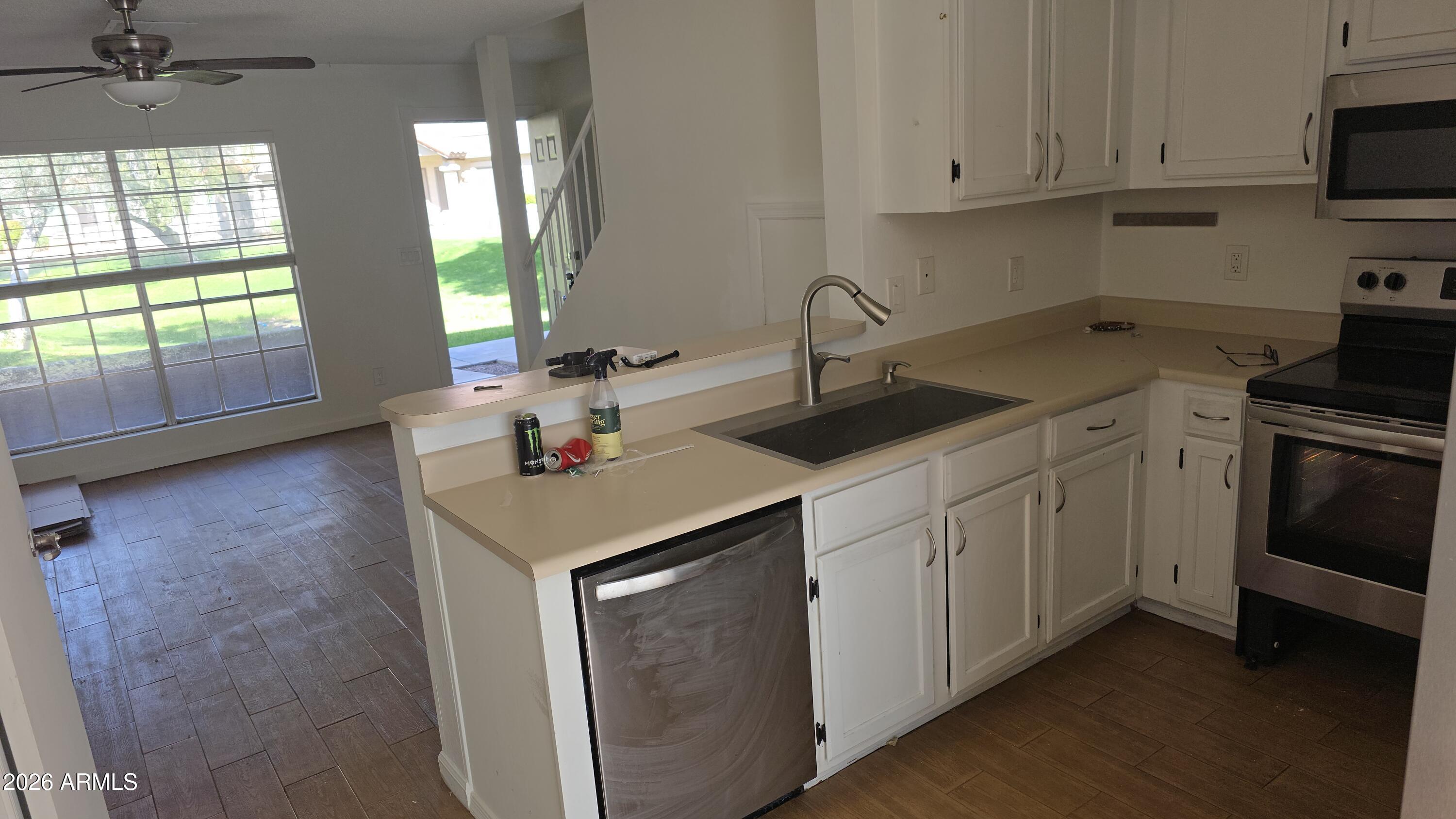 1961 N HARTFORD Street N 1023