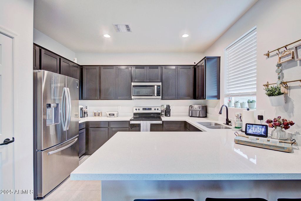 Photo of 419 N 110th Drive, Avondale, AZ 85323 (MLS # 6967463)