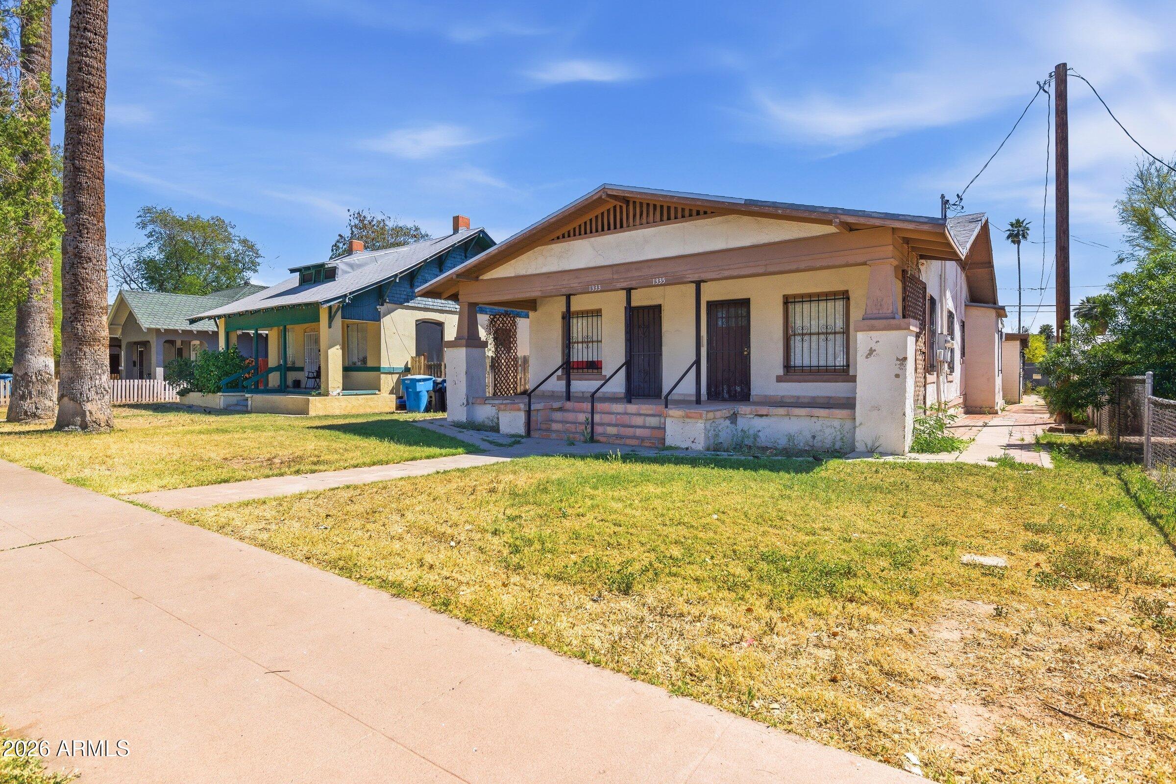 1333 W WOODLAND Avenue