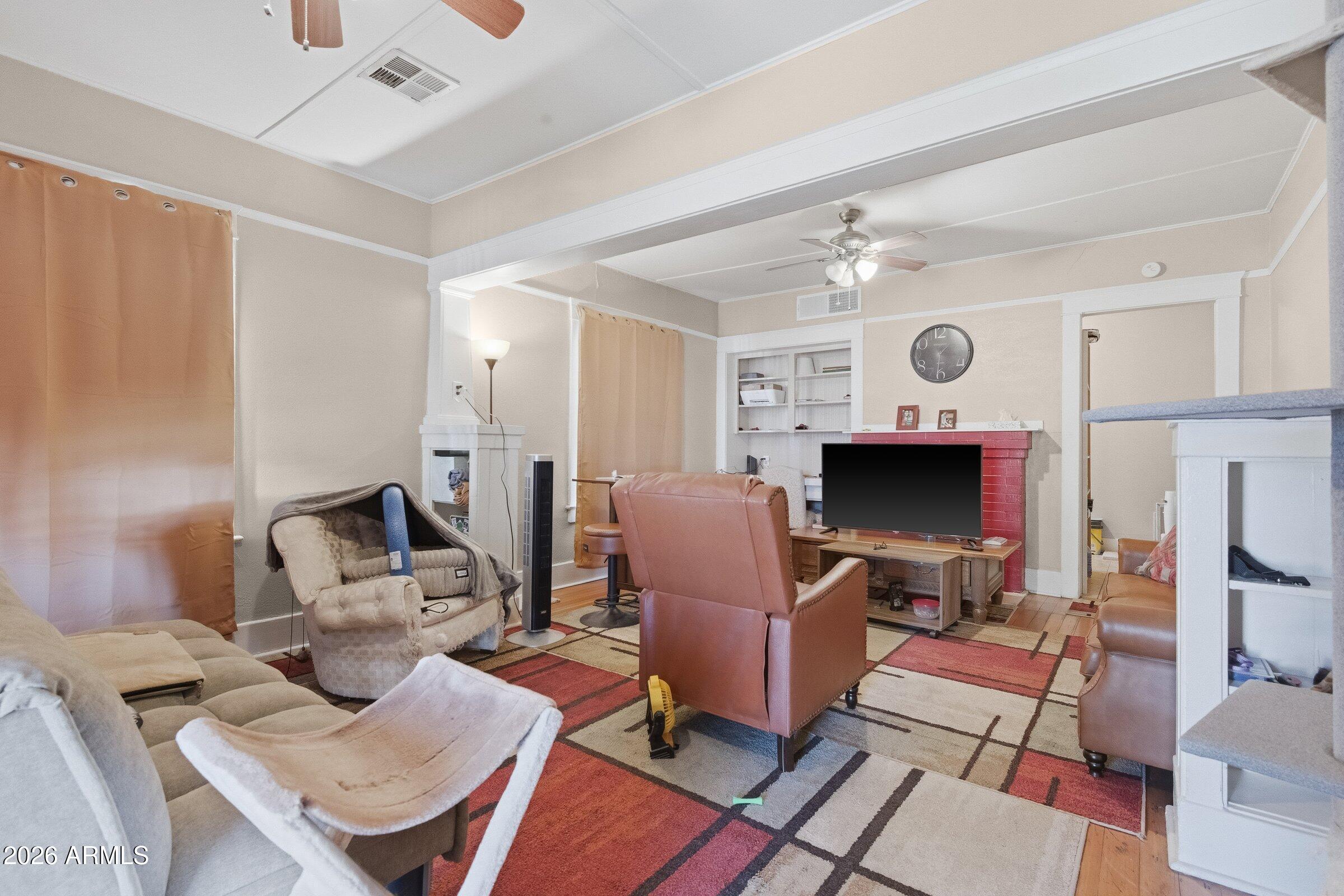 1333 W WOODLAND Avenue