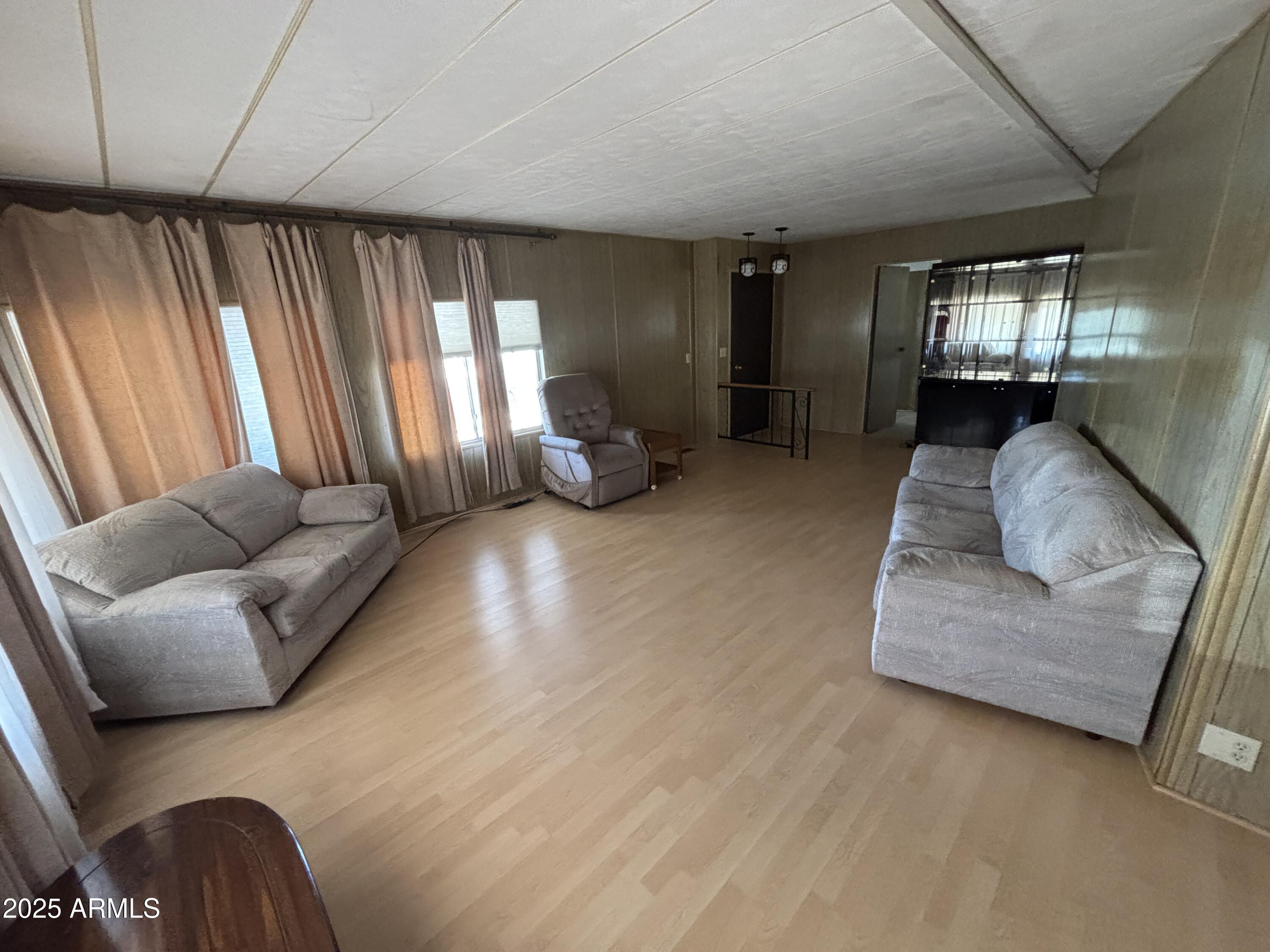 4065 E University Drive 287