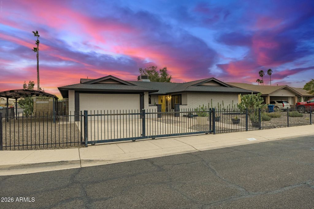 Photo of 617 E Ellis Drive, Tempe, AZ 85282 (MLS # 7018692)