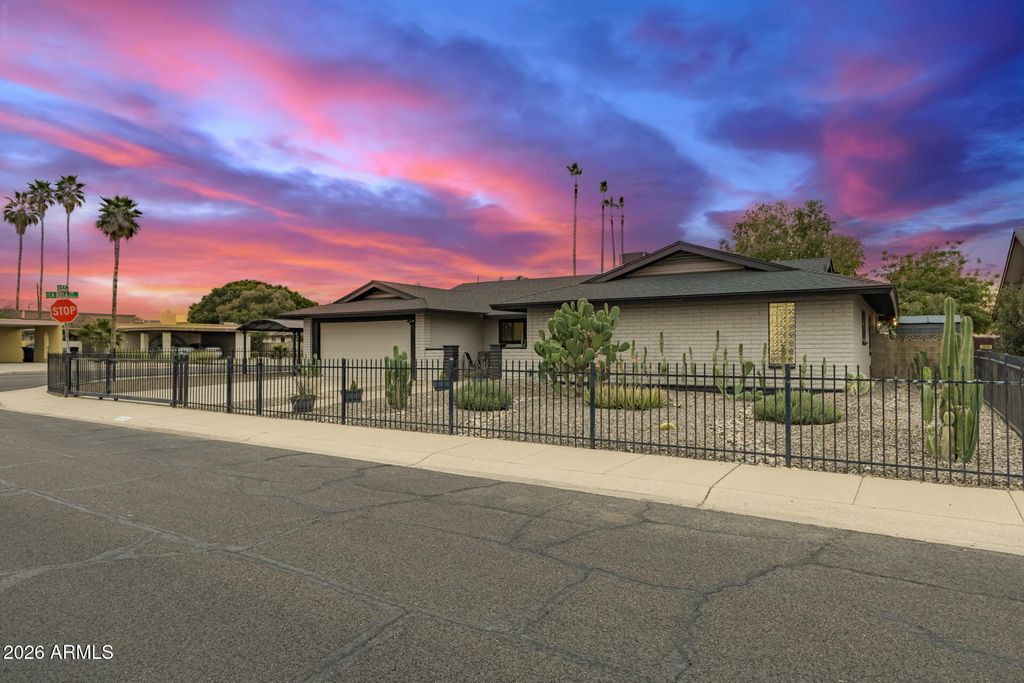 Photo of 617 E Ellis Drive, Tempe, AZ 85282 (MLS # 7018692)