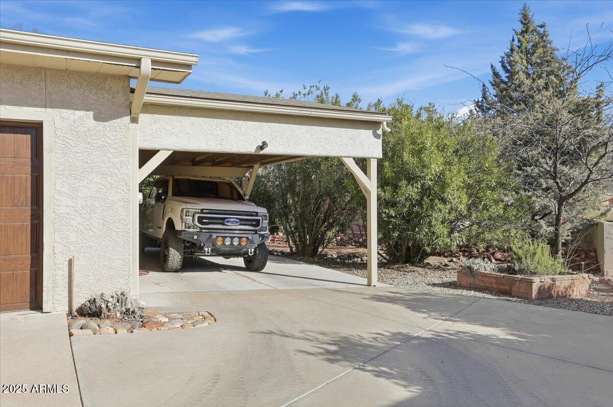 30 CREEK ROCK Circle