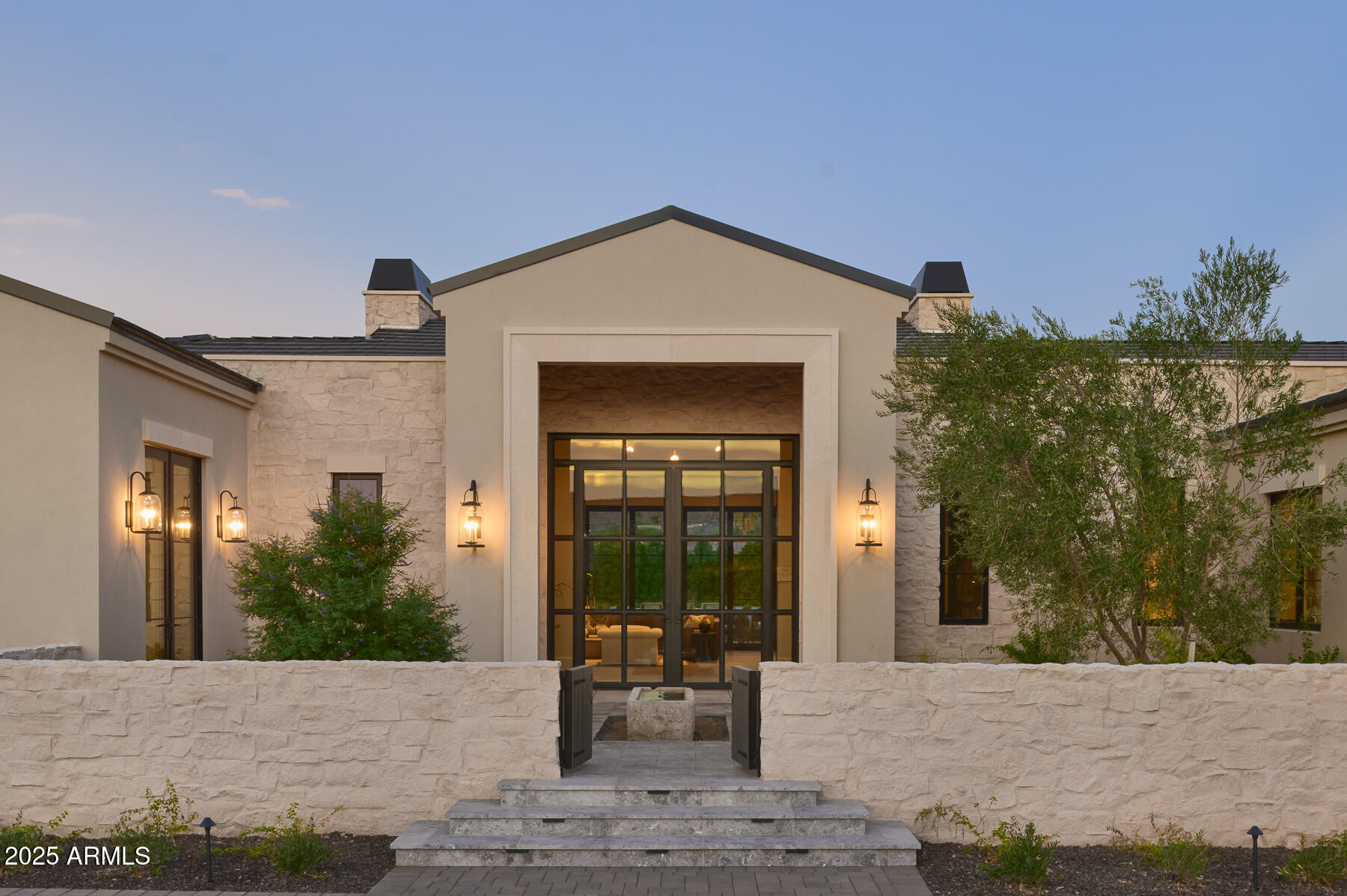 5524 N HOMESTEAD Lane