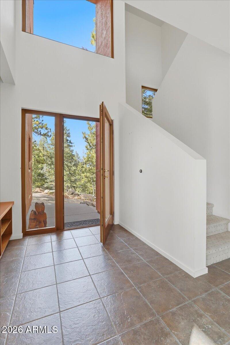 8250 S SNOWDRIFT MINE Road