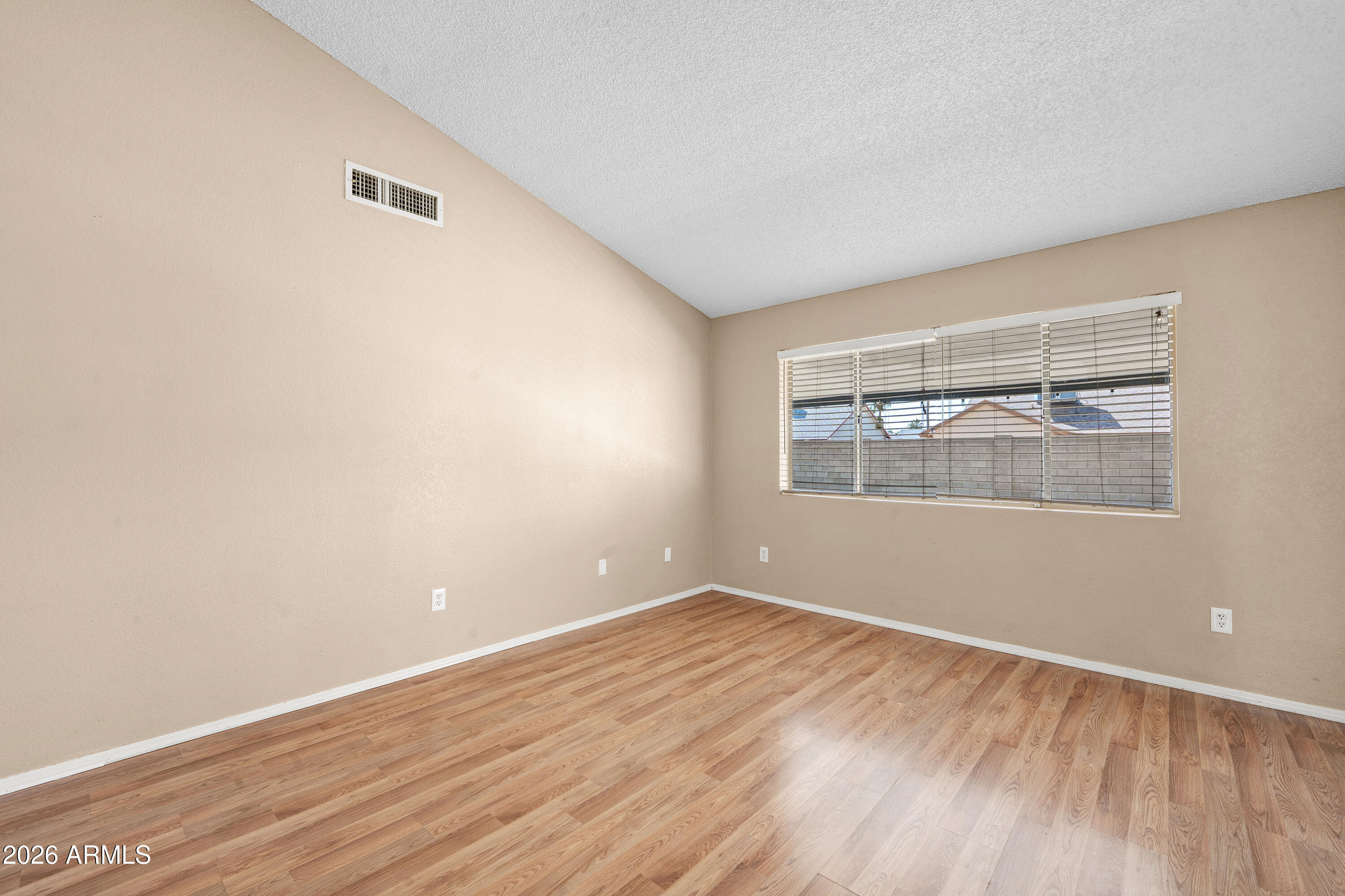 8715 W TOWNLEY Avenue