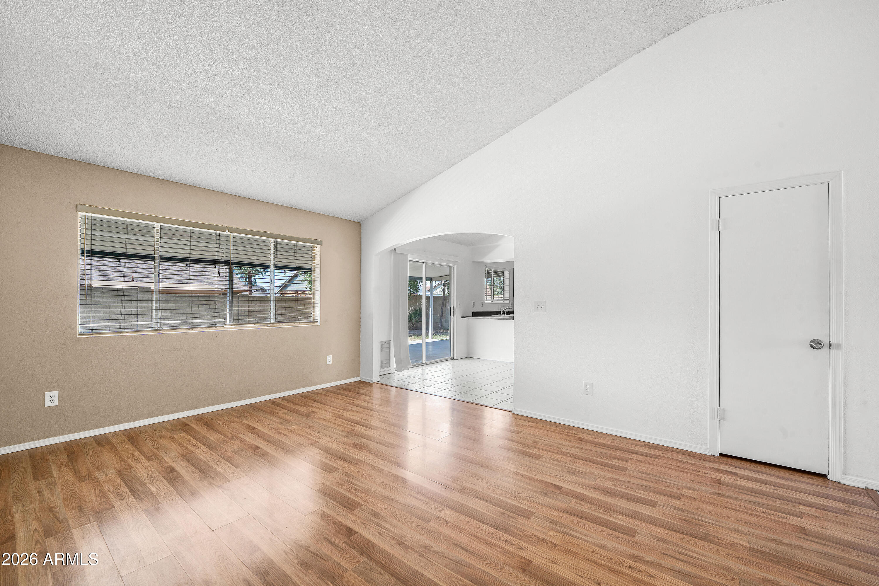 8715 W TOWNLEY Avenue