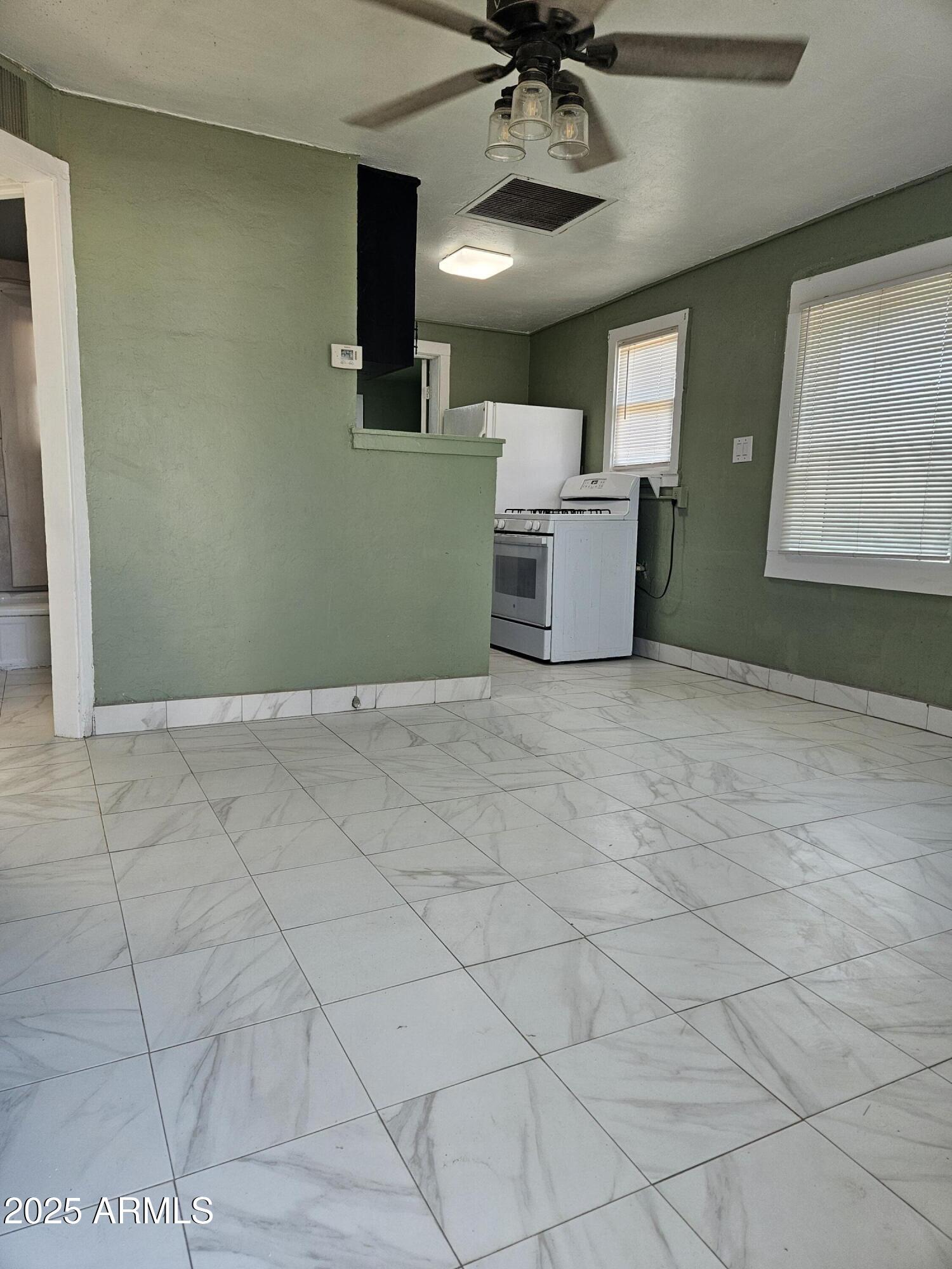 725 W SOUTHGATE Avenue