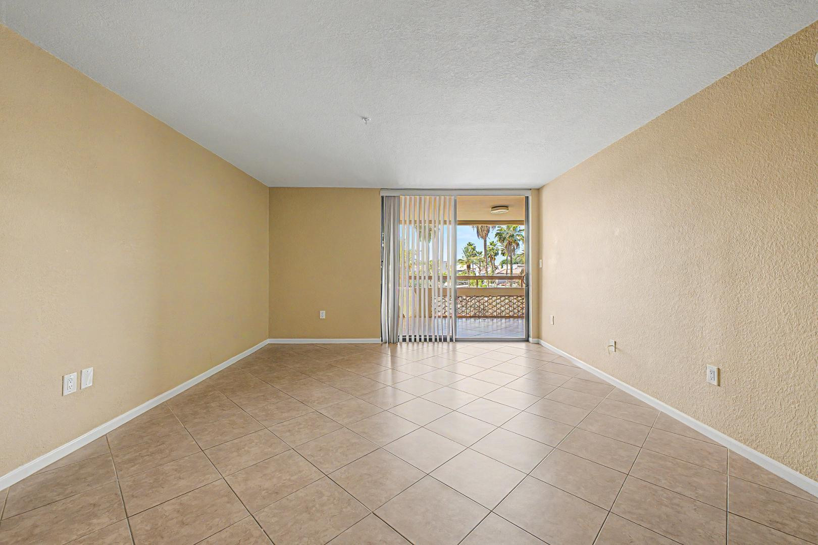 4200 N Miller Road 408