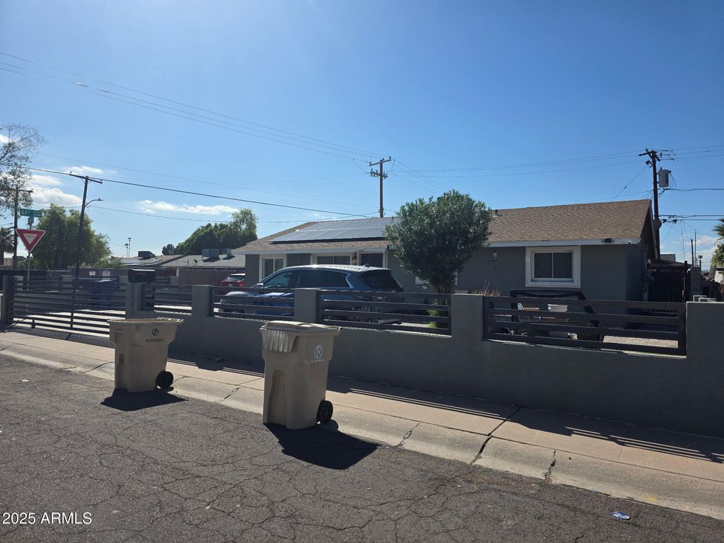 Photo of 6101 W Marlette Avenue, Glendale, AZ 85301 (MLS # 6919986)