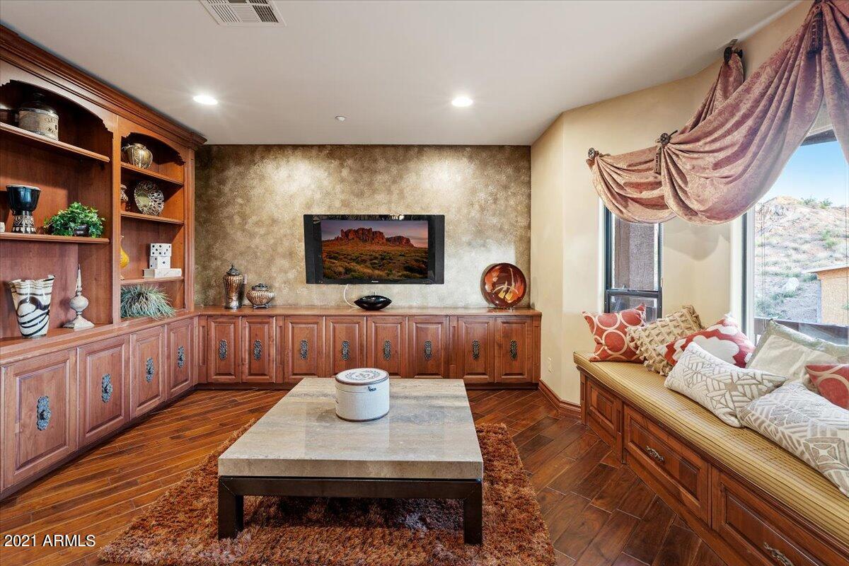 GOLD MOUNTAIN PRESERVE - Residential
