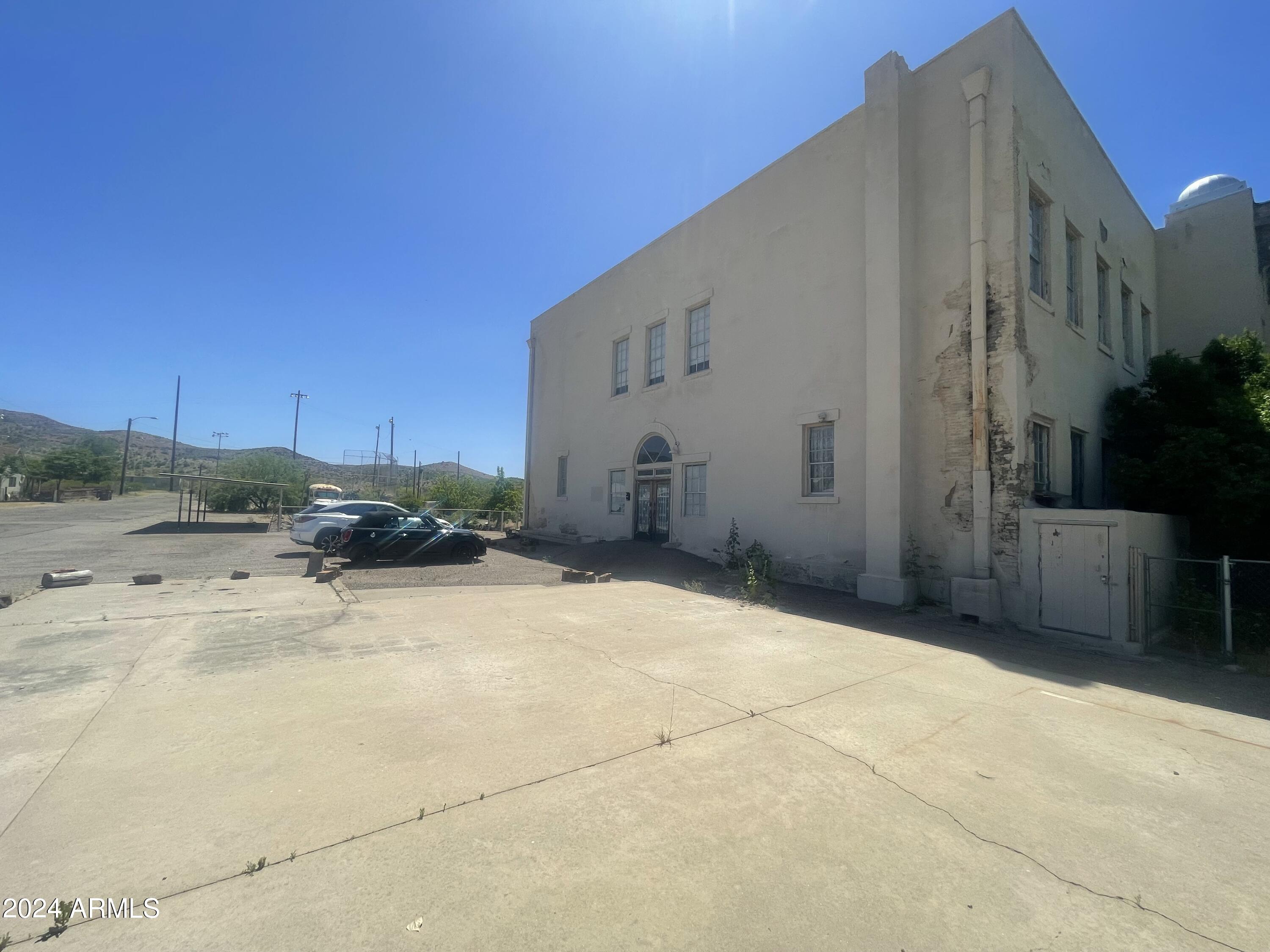 425 E NORTH Street