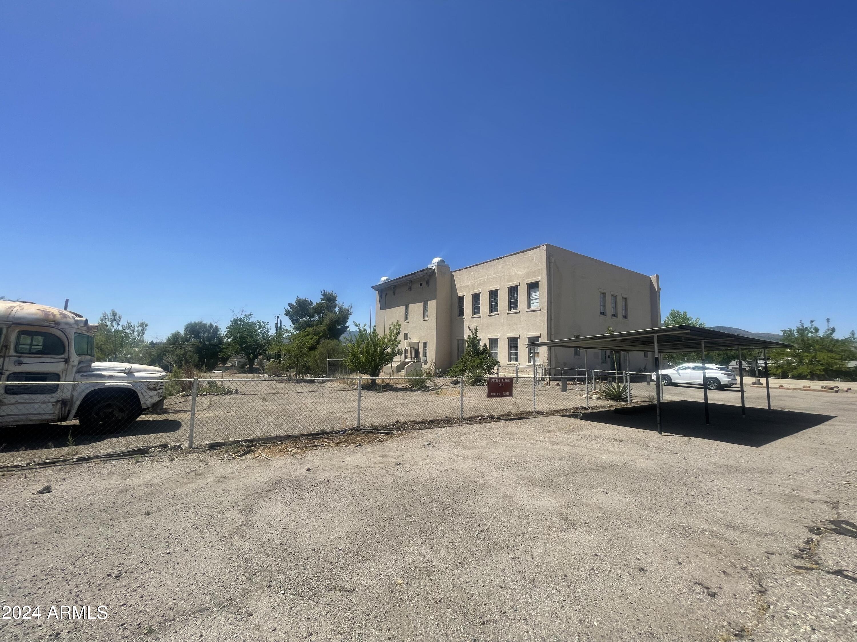 425 E NORTH Street