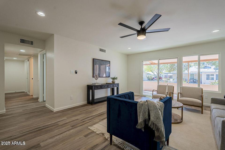 4946 E LAKE POINT Circle